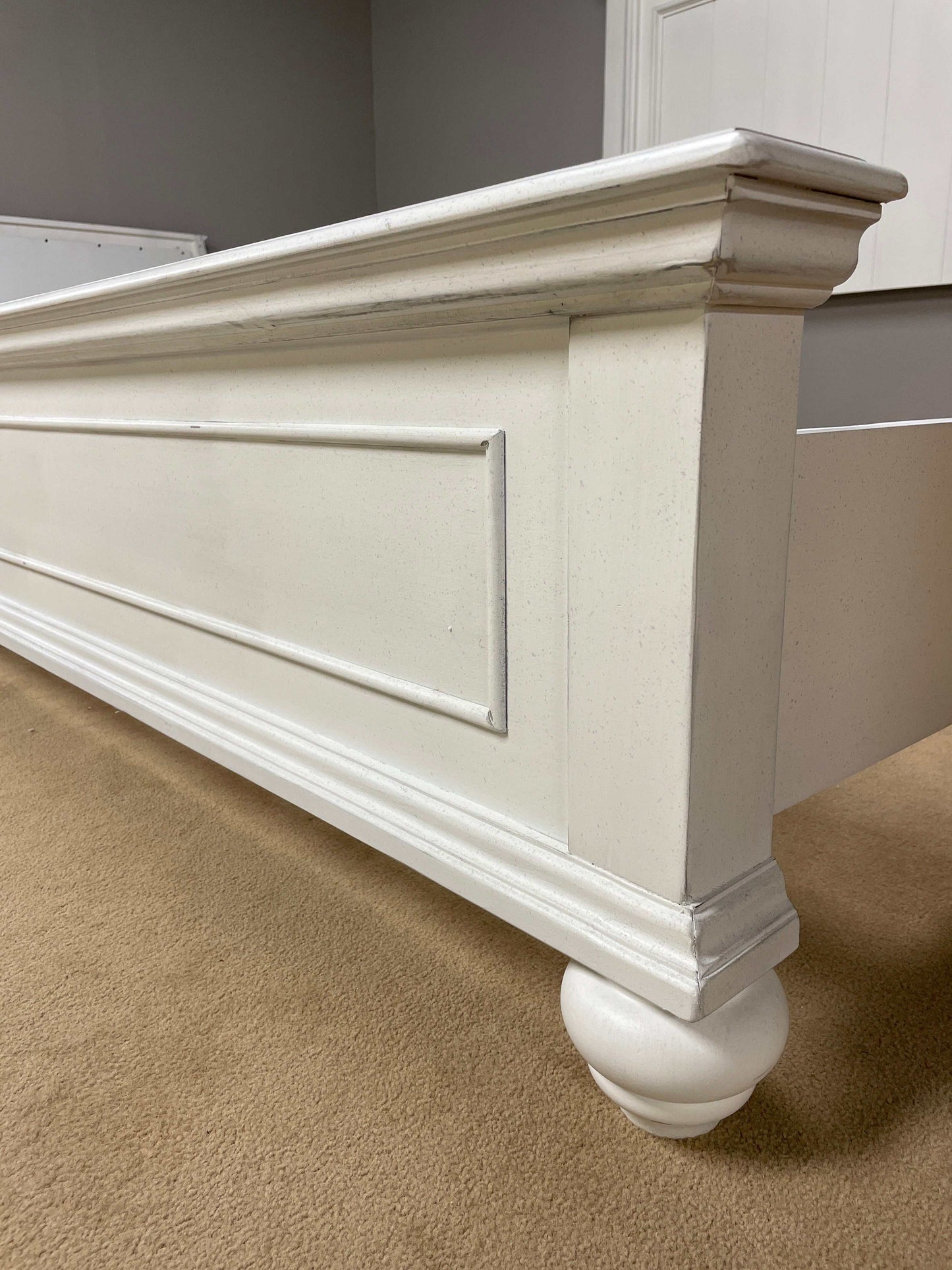 Kanwyn Whitewash Queen Panel Bed