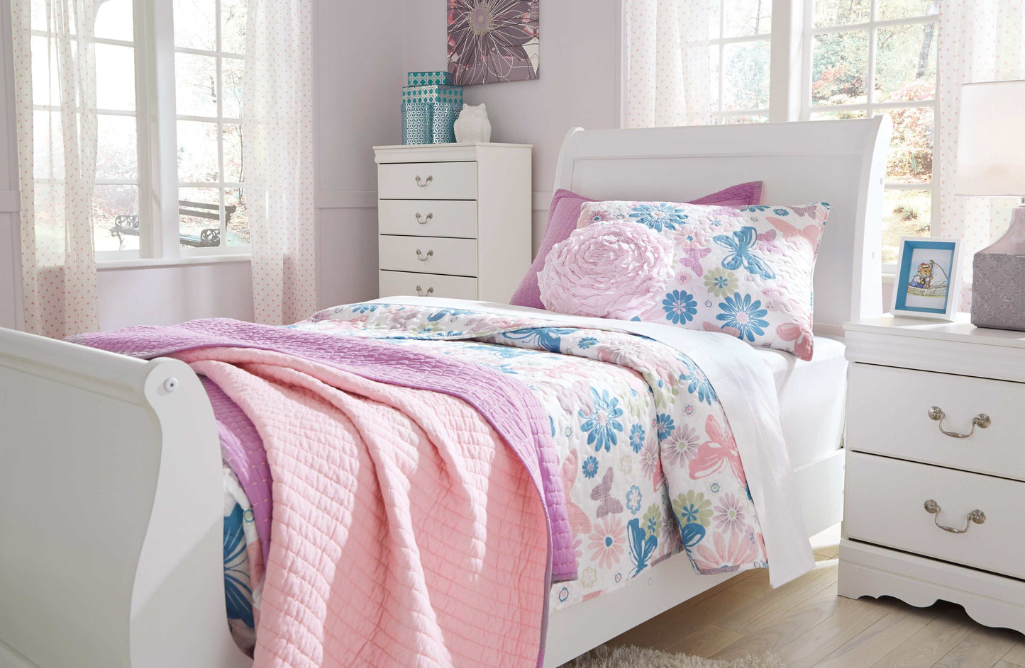 Anarasia White Twin Sleigh Youth Bed