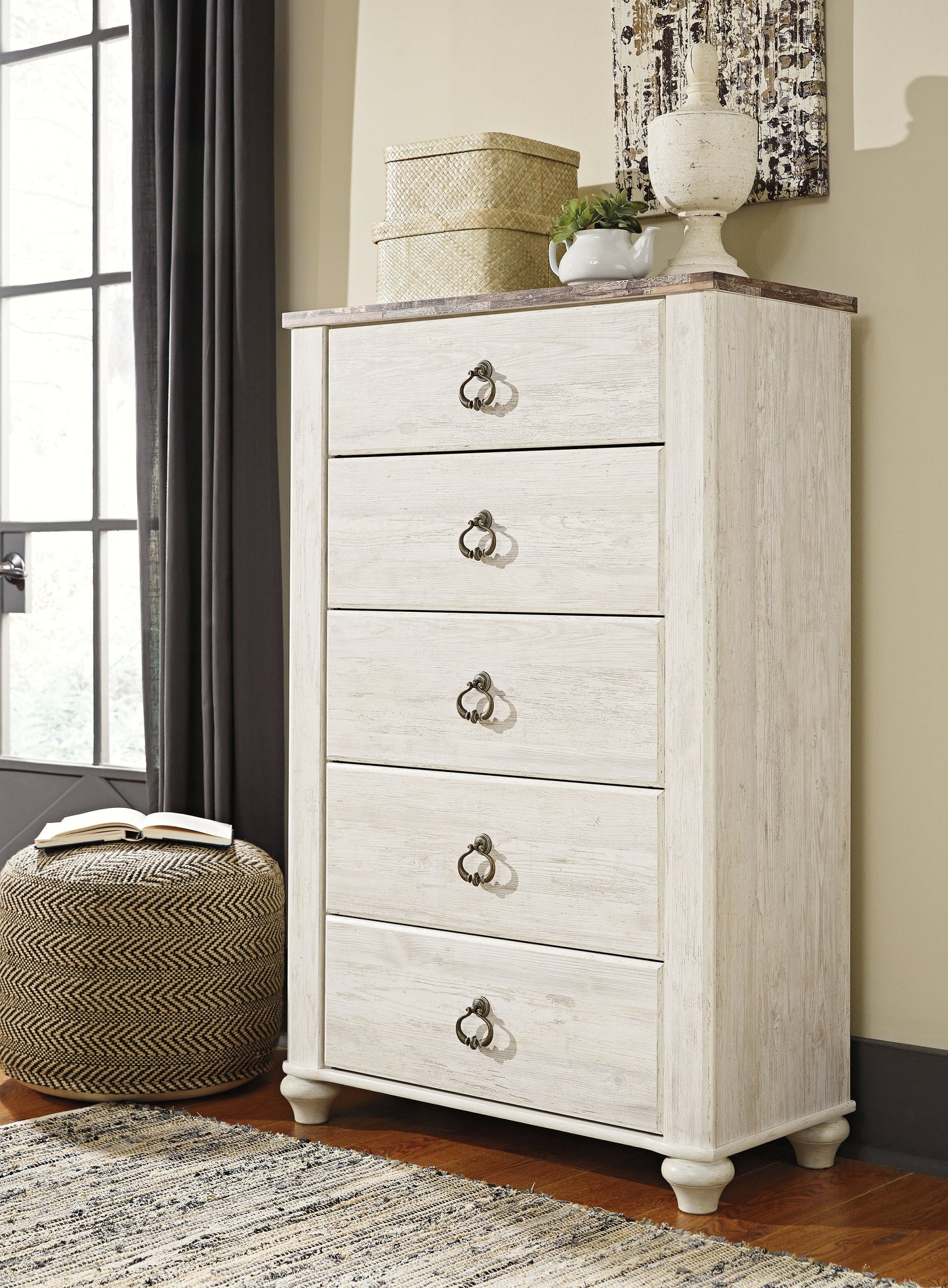 Willowton Whitewash Queen Panel Bedroom Set with Dresser, Mirror, Chest and 2 Nightstands