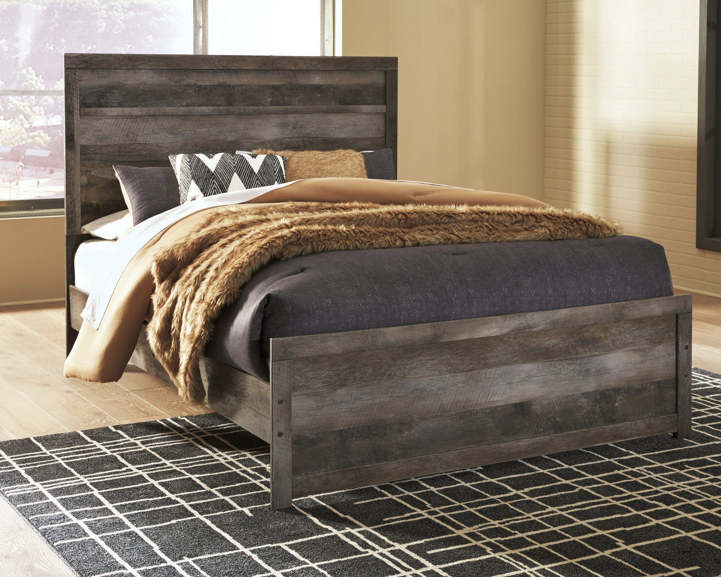 Wynnlow Gray Queen Panel Bedroom Set with Dresser, Mirror, and Nightstand