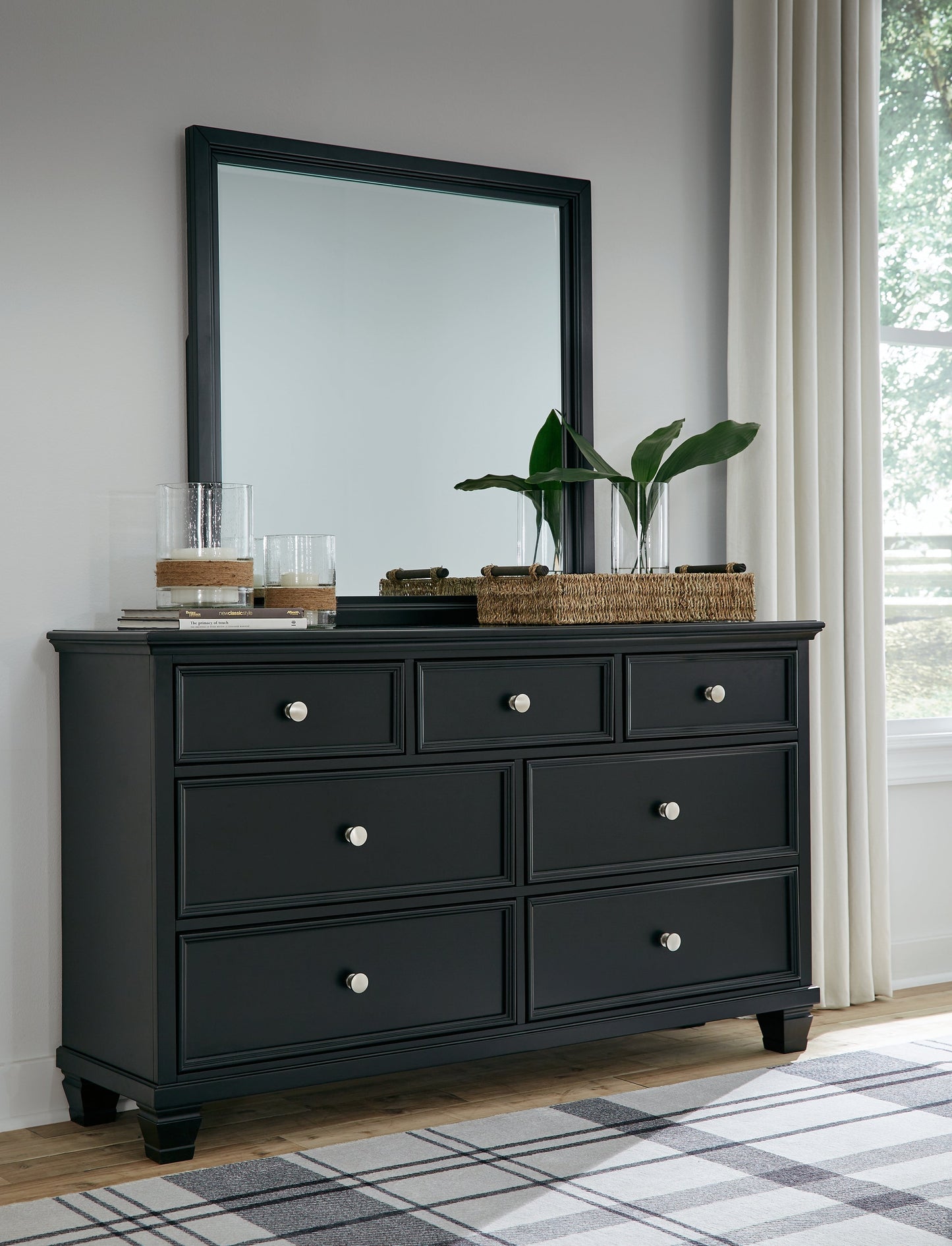 Lanolee Black Dresser and Mirror