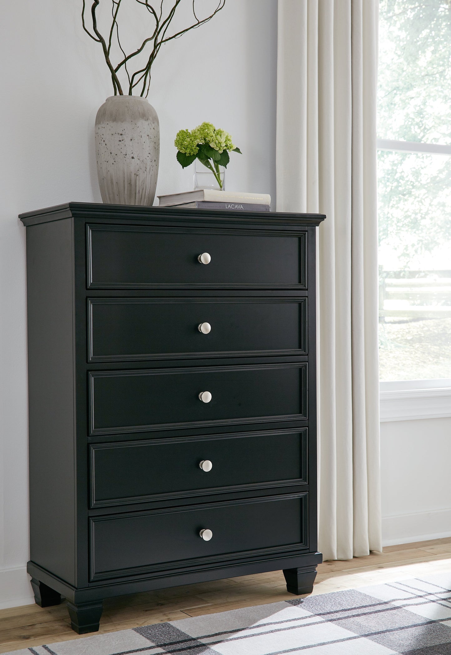 Lanolee Black Chest of Drawers