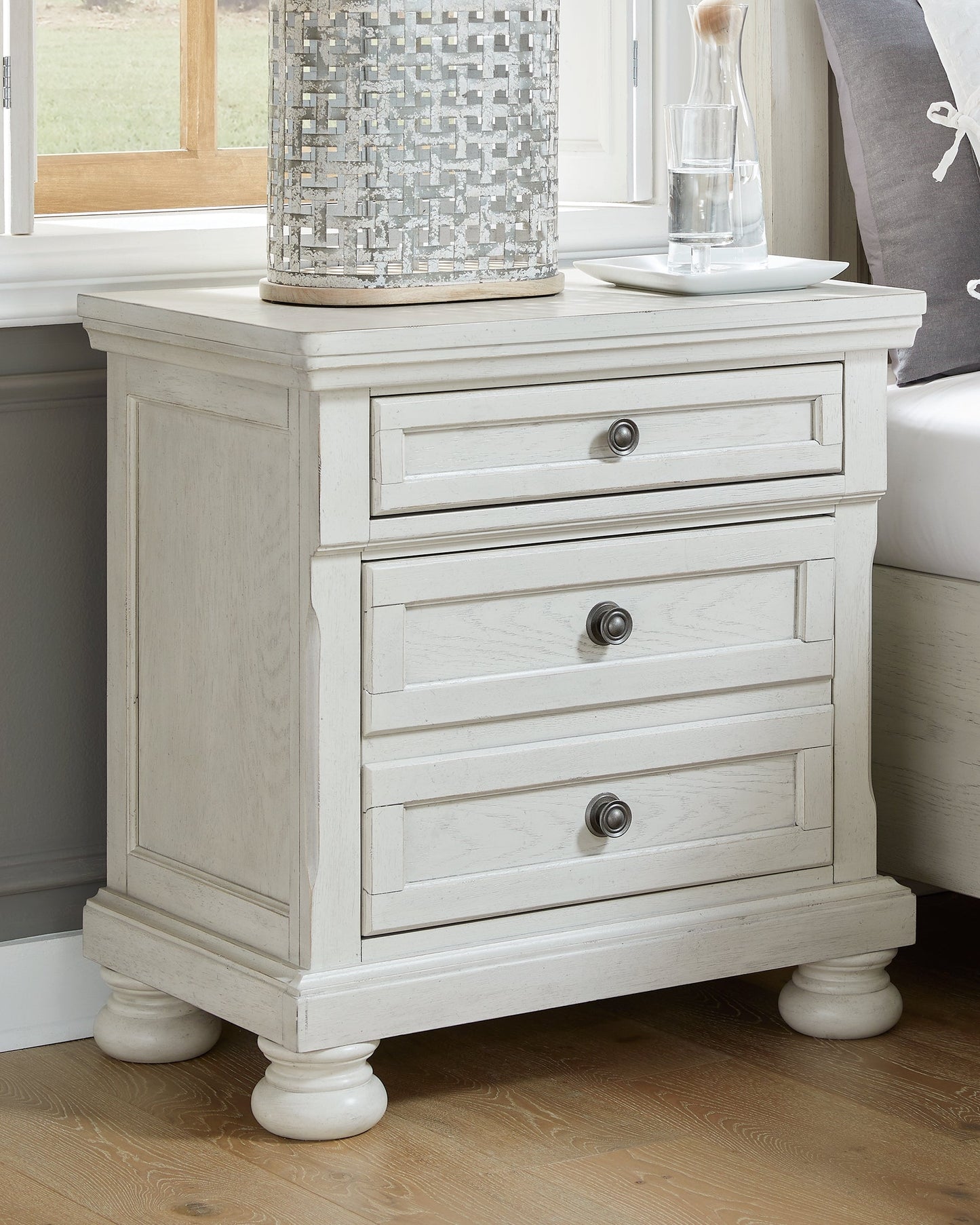 Robbinsdale White Queen Storage Bedroom Set with Dresser, Mirror and Nightstand