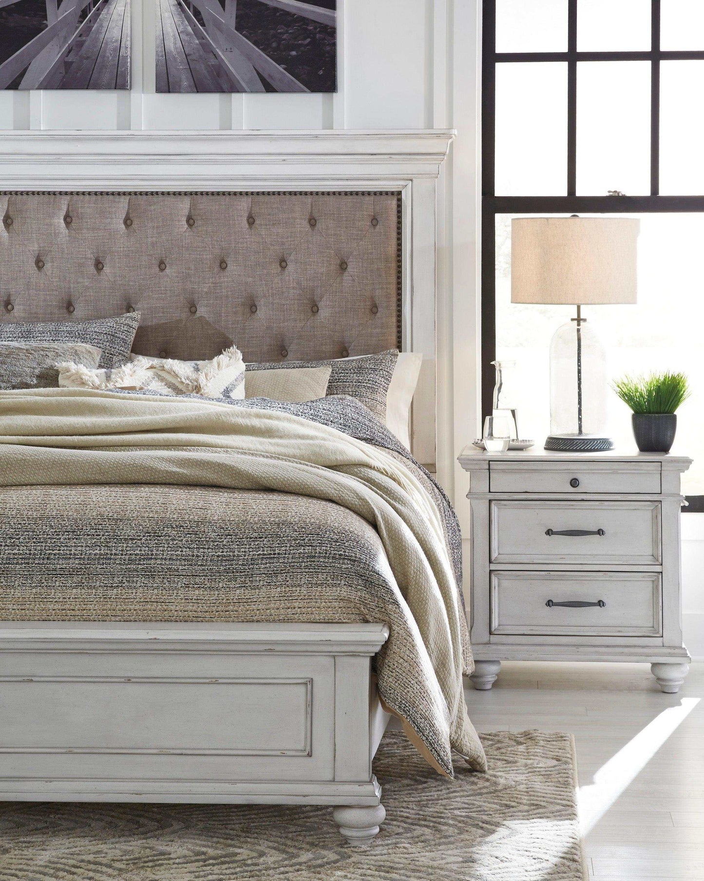 Kanwyn Whitewash California King Bed w/ UPH HB