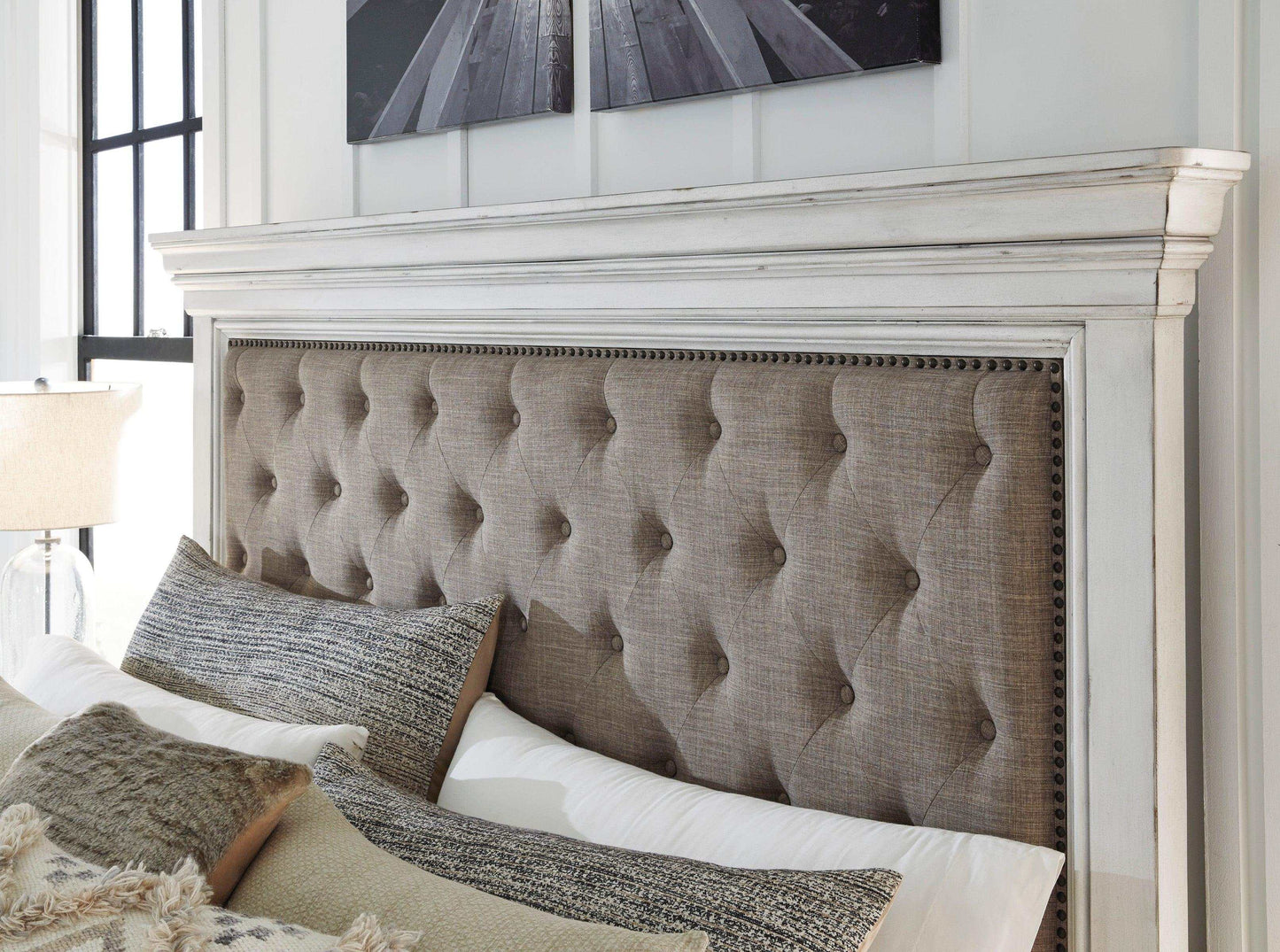 Kanwyn Whitewash California King Bed w/ UPH HB