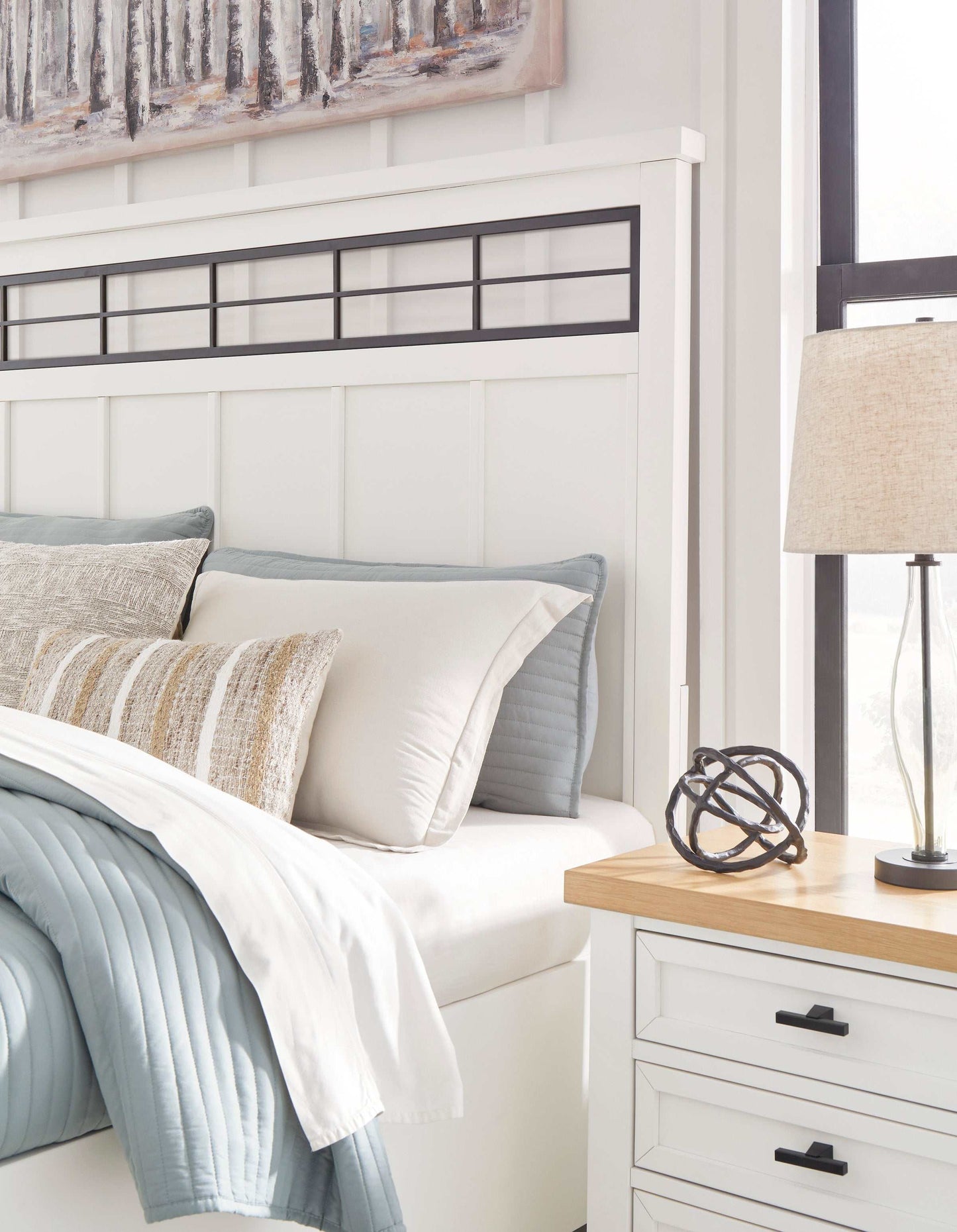 Ashbryn White/Natural Queen Panel Storage Bed