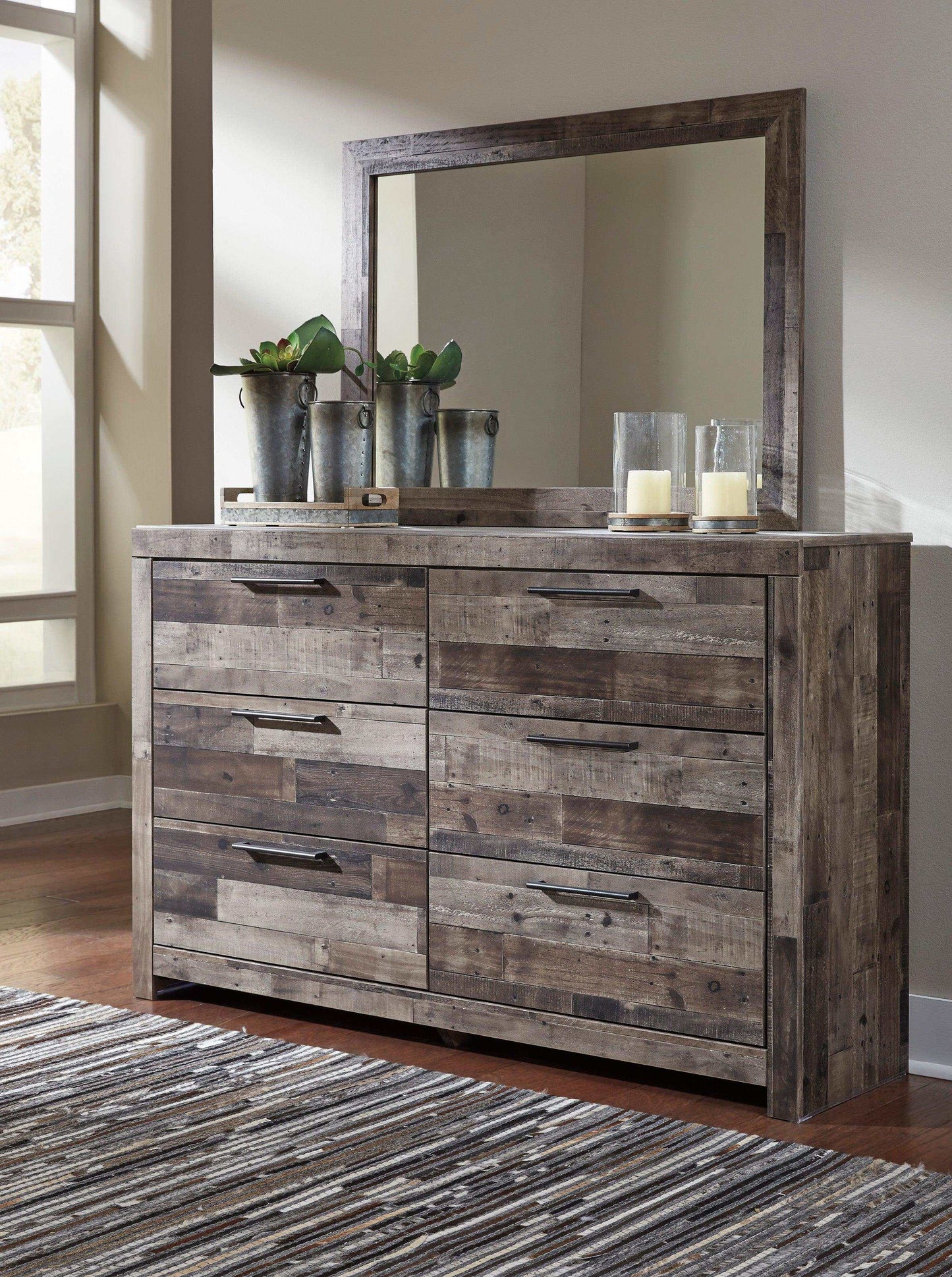 Derekson Multi Gray Queen Panel Bedroom Set / 4pc