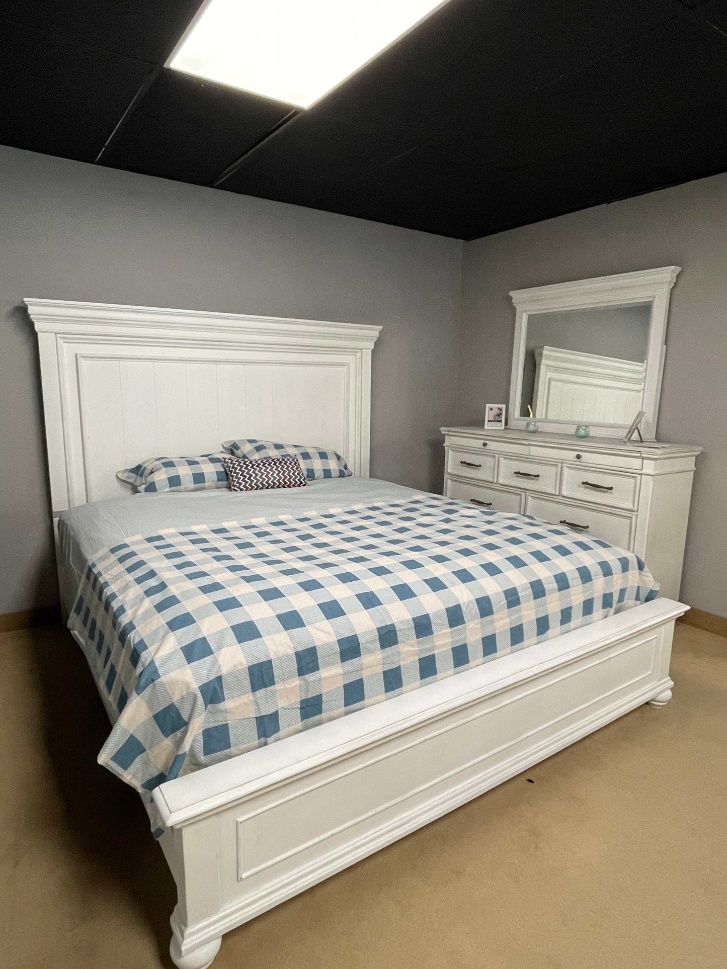 Kanwyn Whitewash California King Panel Bed