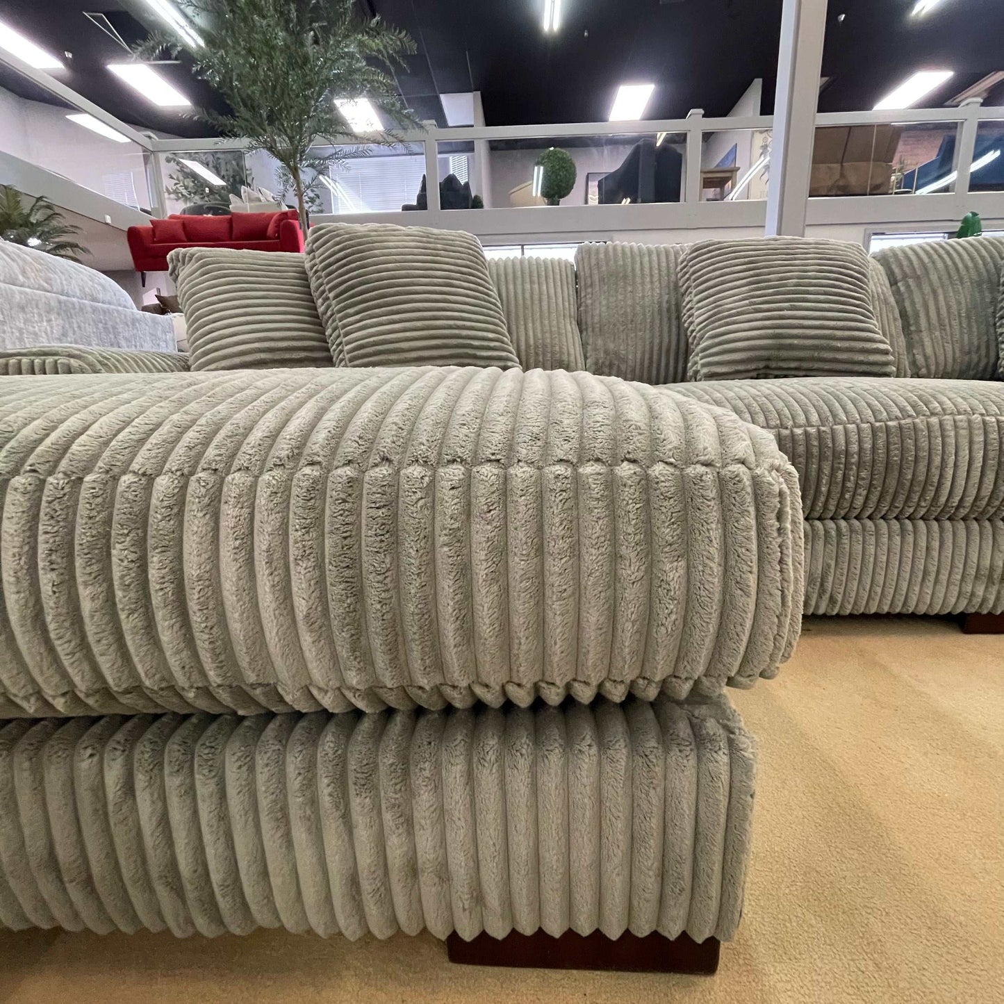 Lindyn Fog 4pc LAF Chaise Sectional