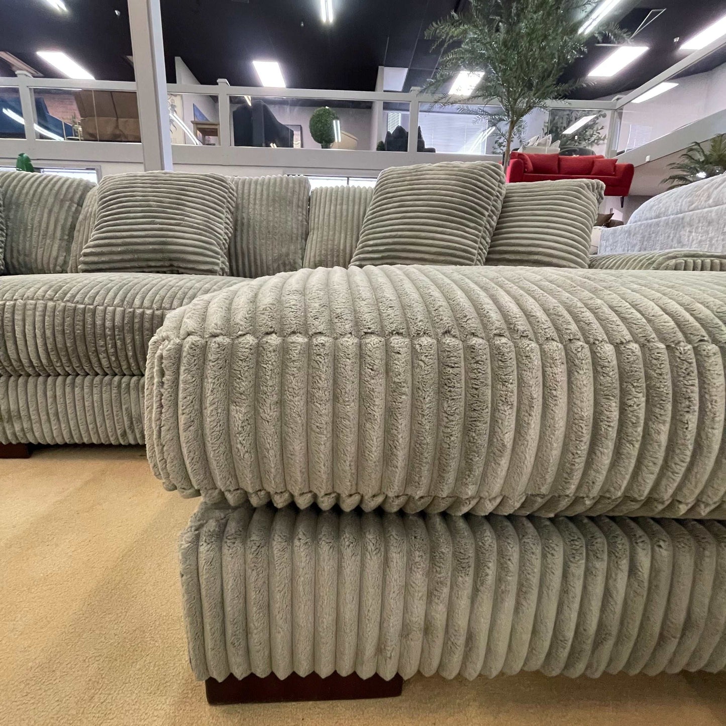 Lindyn Fog 3pc RAF Chaise Sectional
