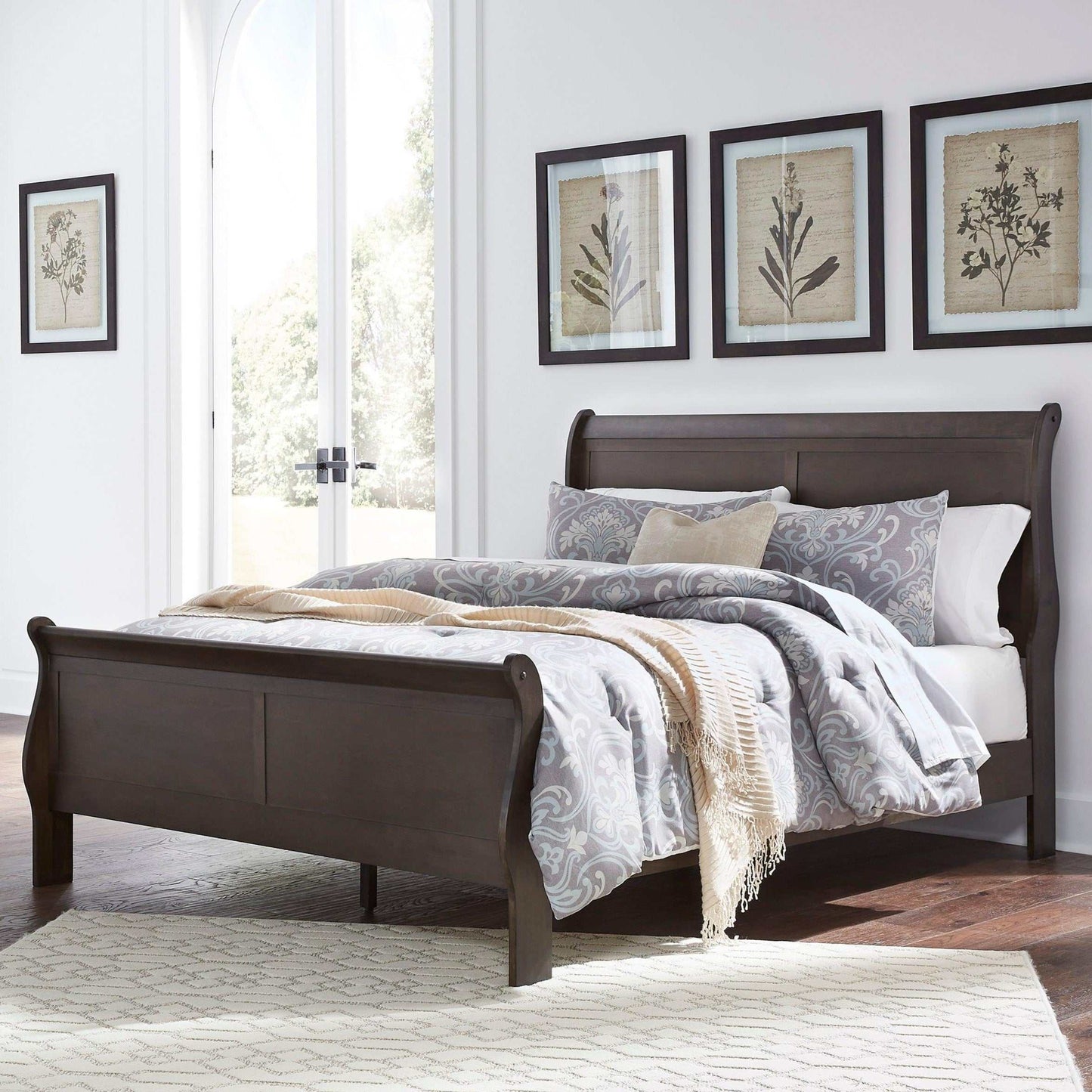 Leewarden Dark Brown Sleigh Bed