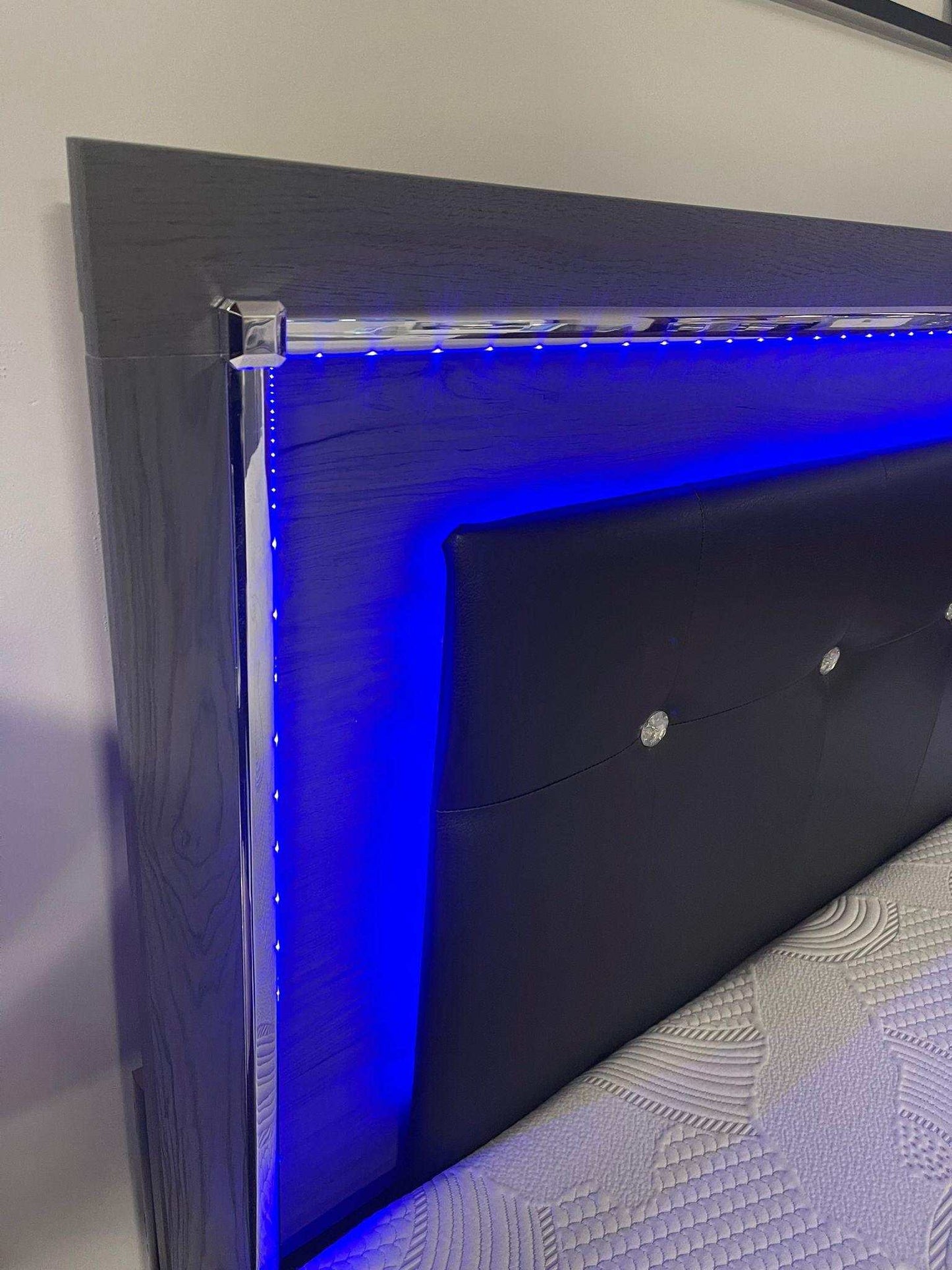 Lodanna Gray Queen Panel Bed w/ LED