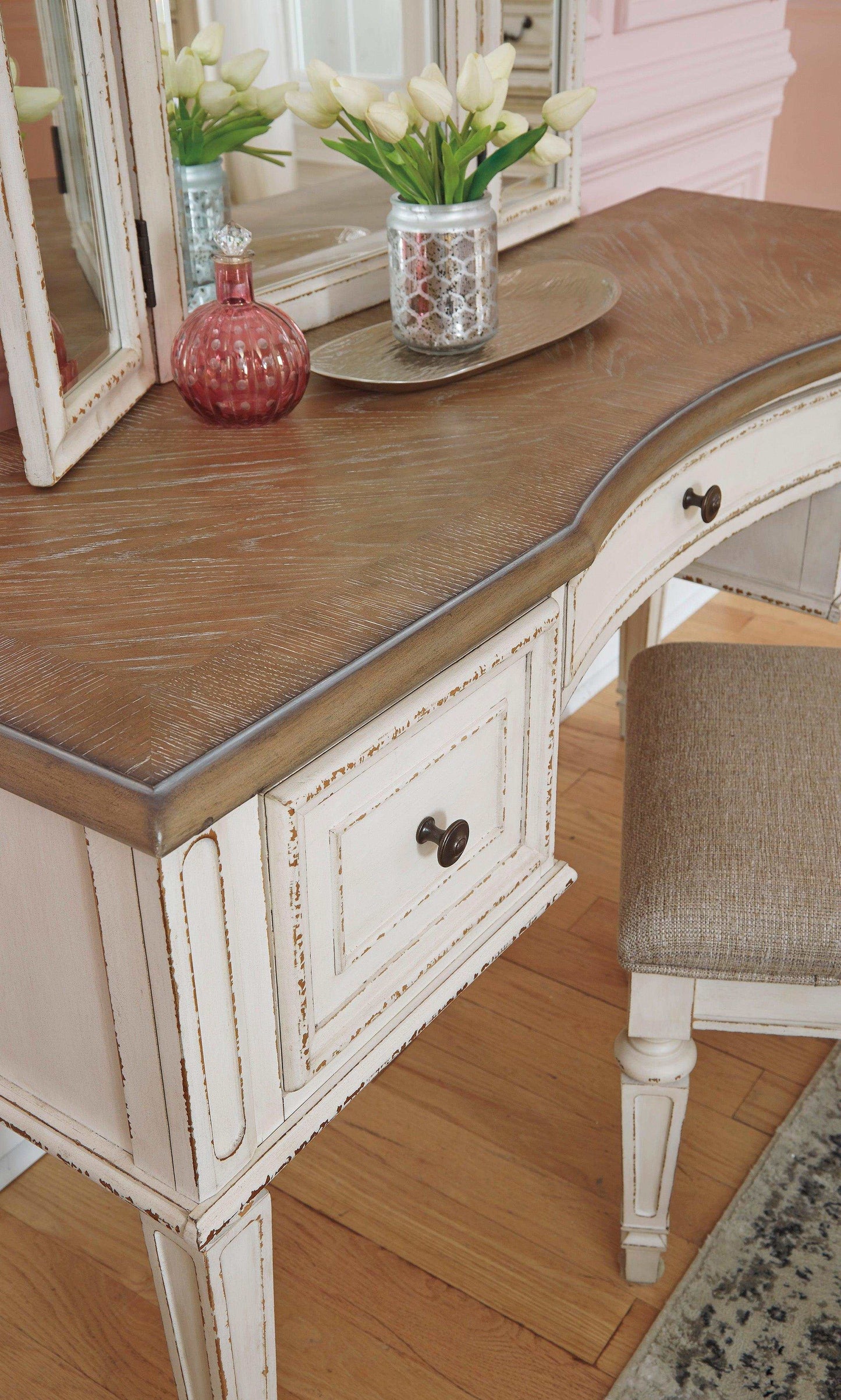Realyn Vanity & Mirror w/ Stool (Set of 3)
