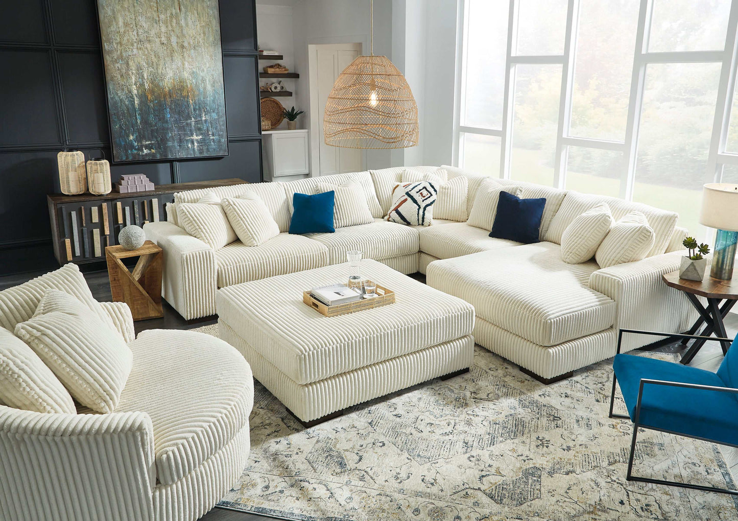 Lindyn Ivory 5pc RAF Chaise Sectional