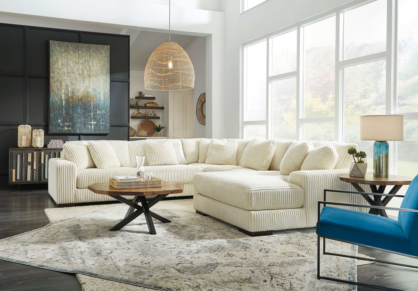 Lindyn Ivory 5pc RAF Chaise Sectional