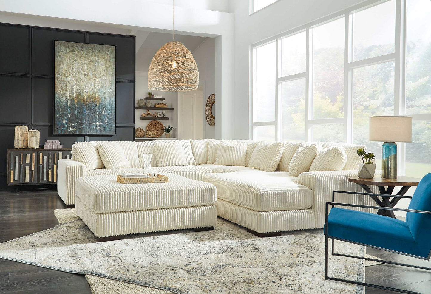 Lindyn Ivory 5pc RAF Chaise Sectional