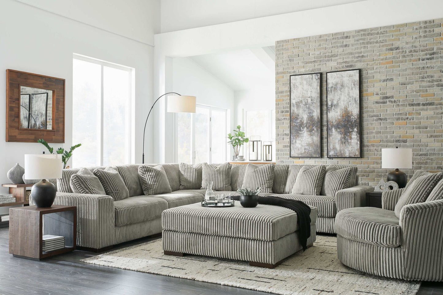 Lindyn Fog 5pc Symmetrical Sectional