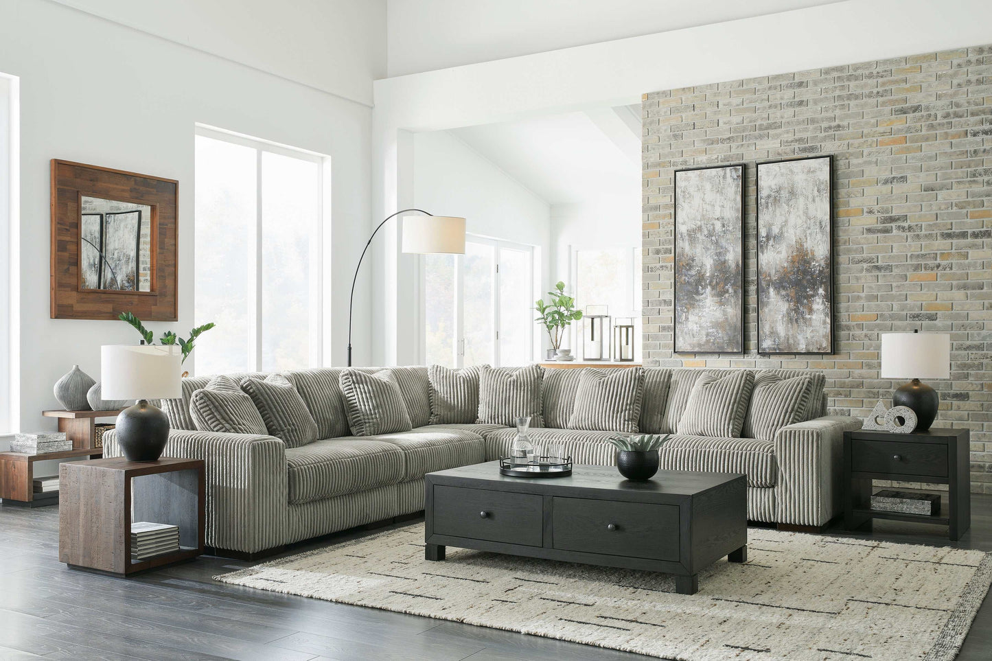 Lindyn Fog 5pc Symmetrical Sectional