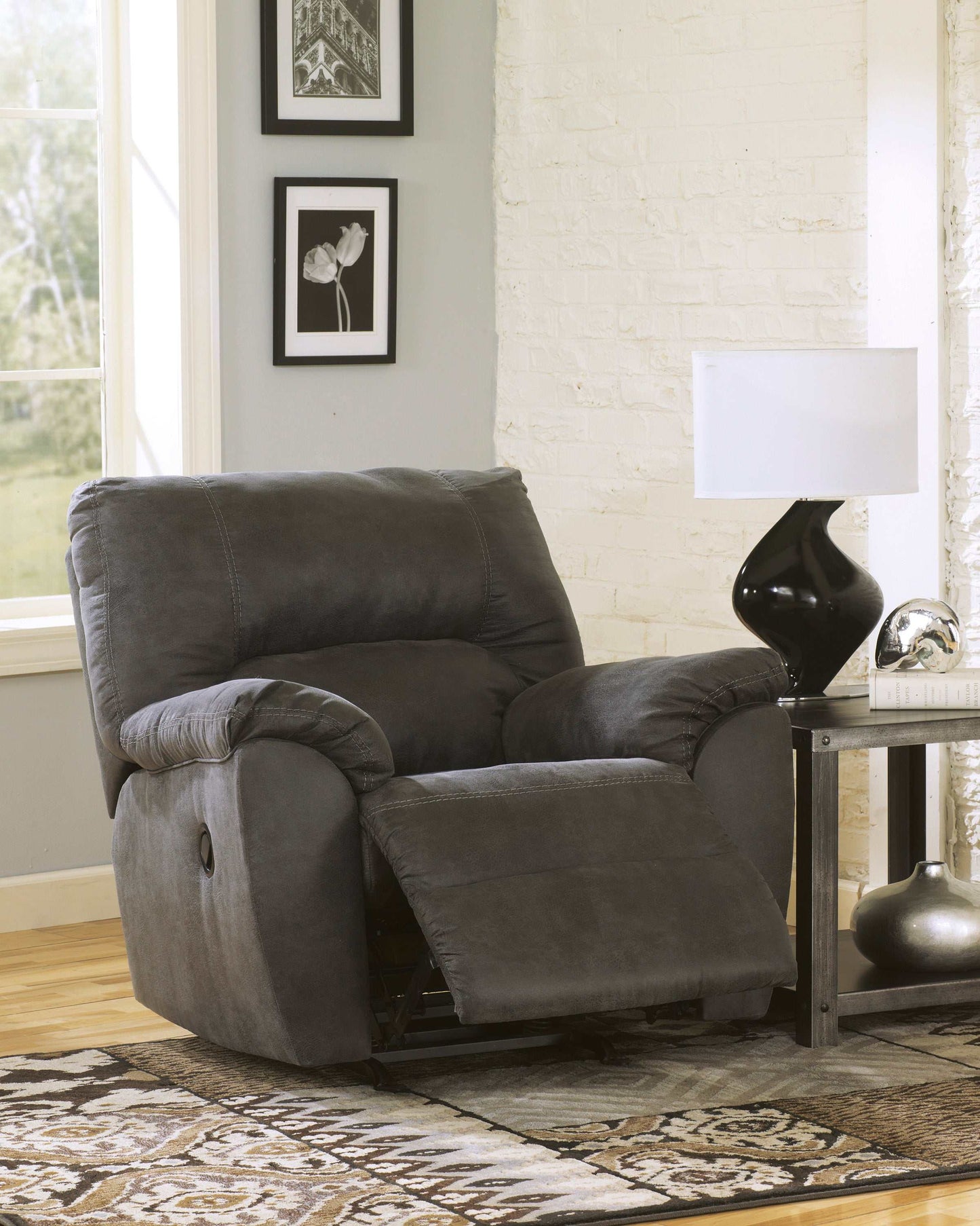 Tambo Manual Recliner