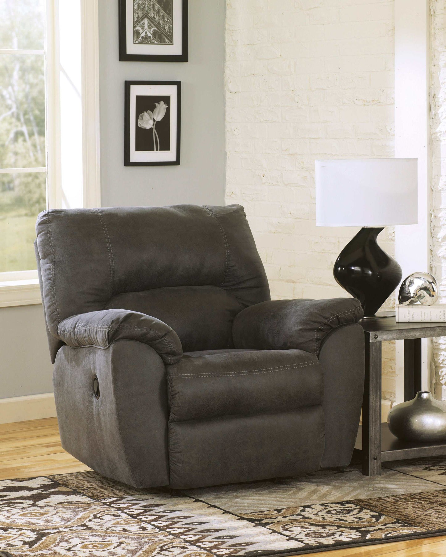 Tambo Manual Recliner