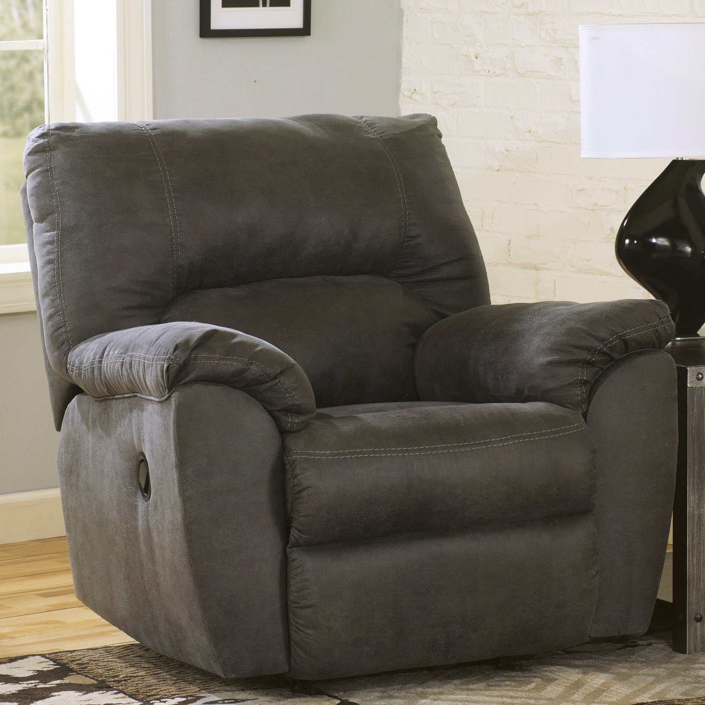 Tambo Manual Recliner