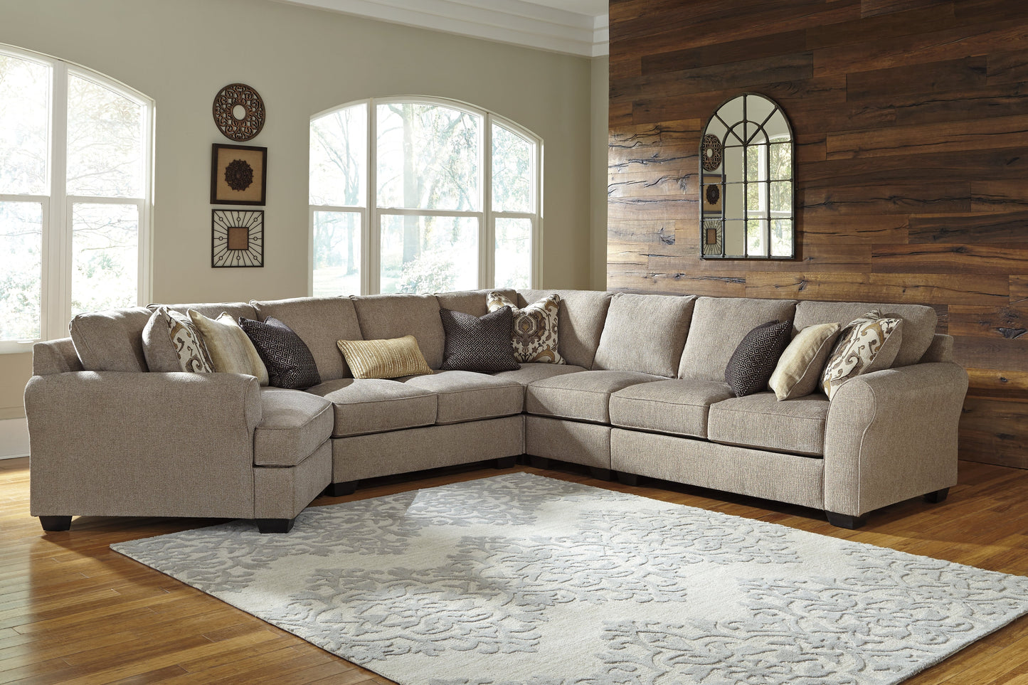 Pantomine Driftwood 5-Piece Sectional with Cuddler