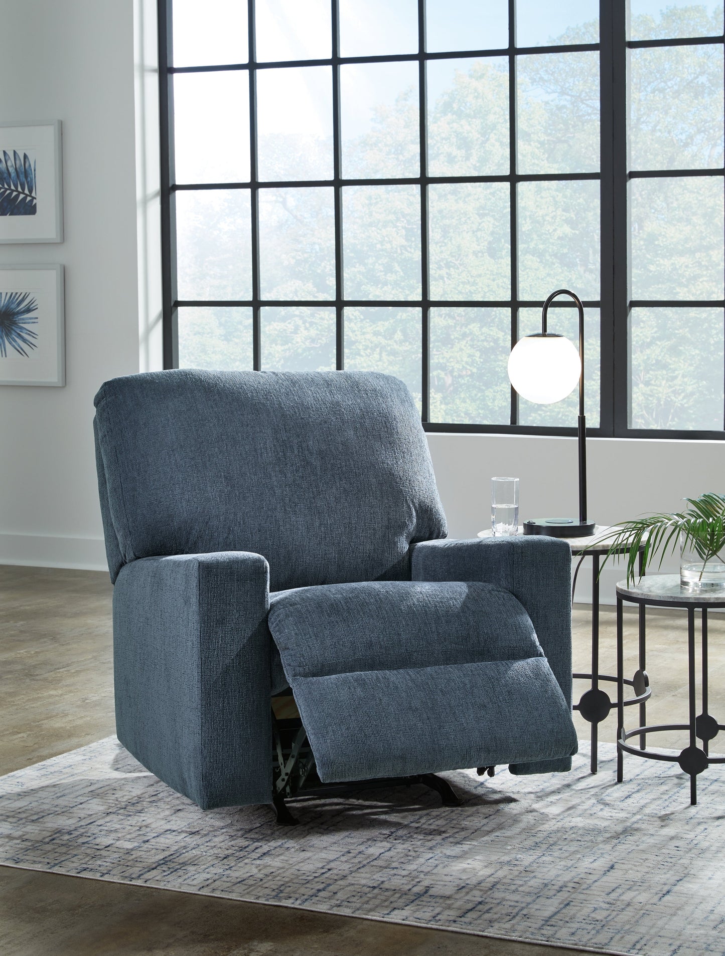 Rannis Navy Recliner