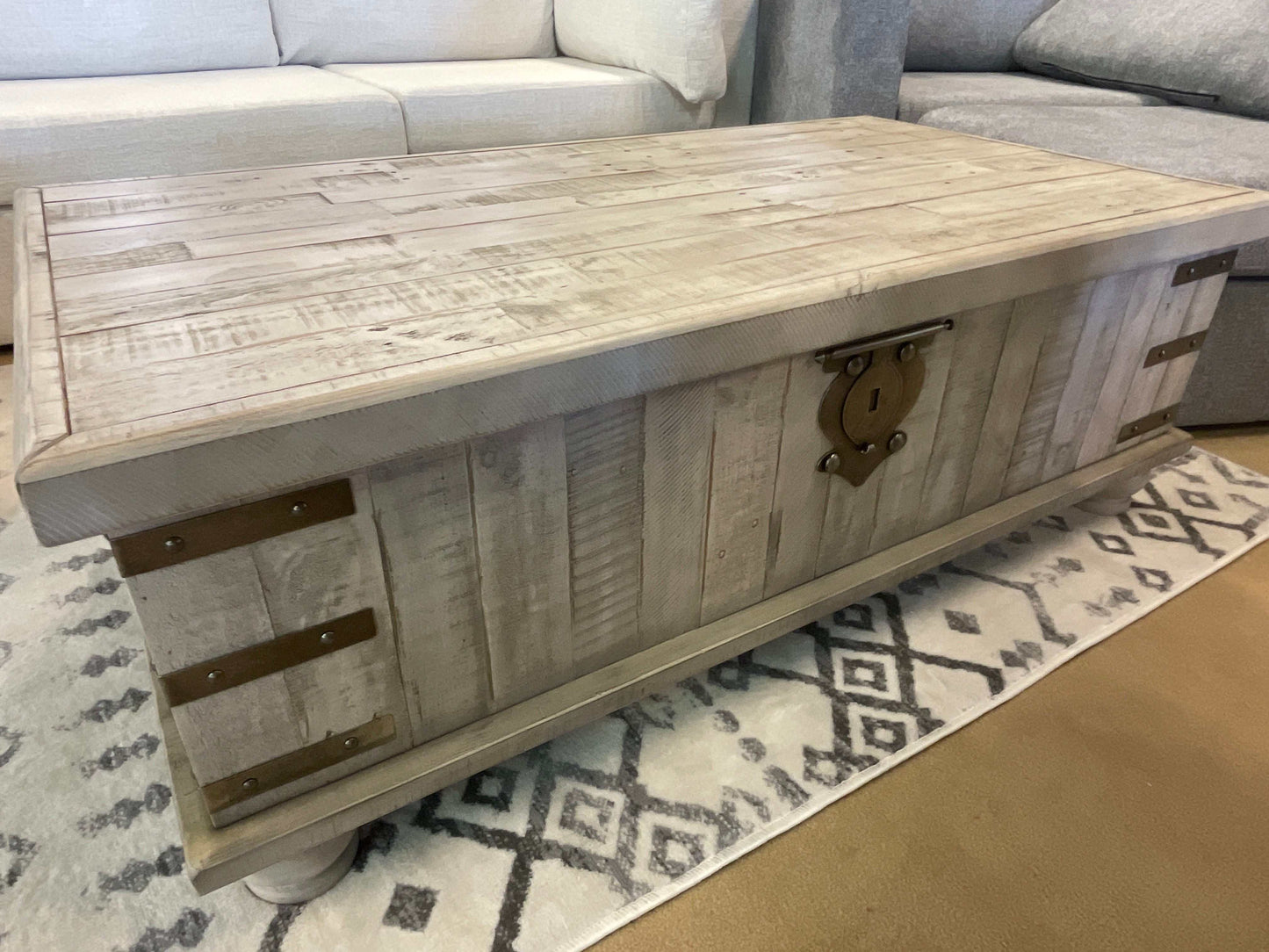 Carynhurst White Wash Gray Lift Top Coffee Table