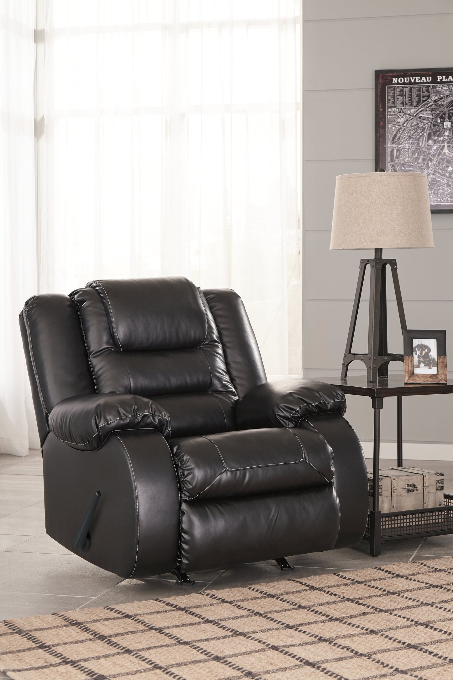 Vacherie Black Recliner