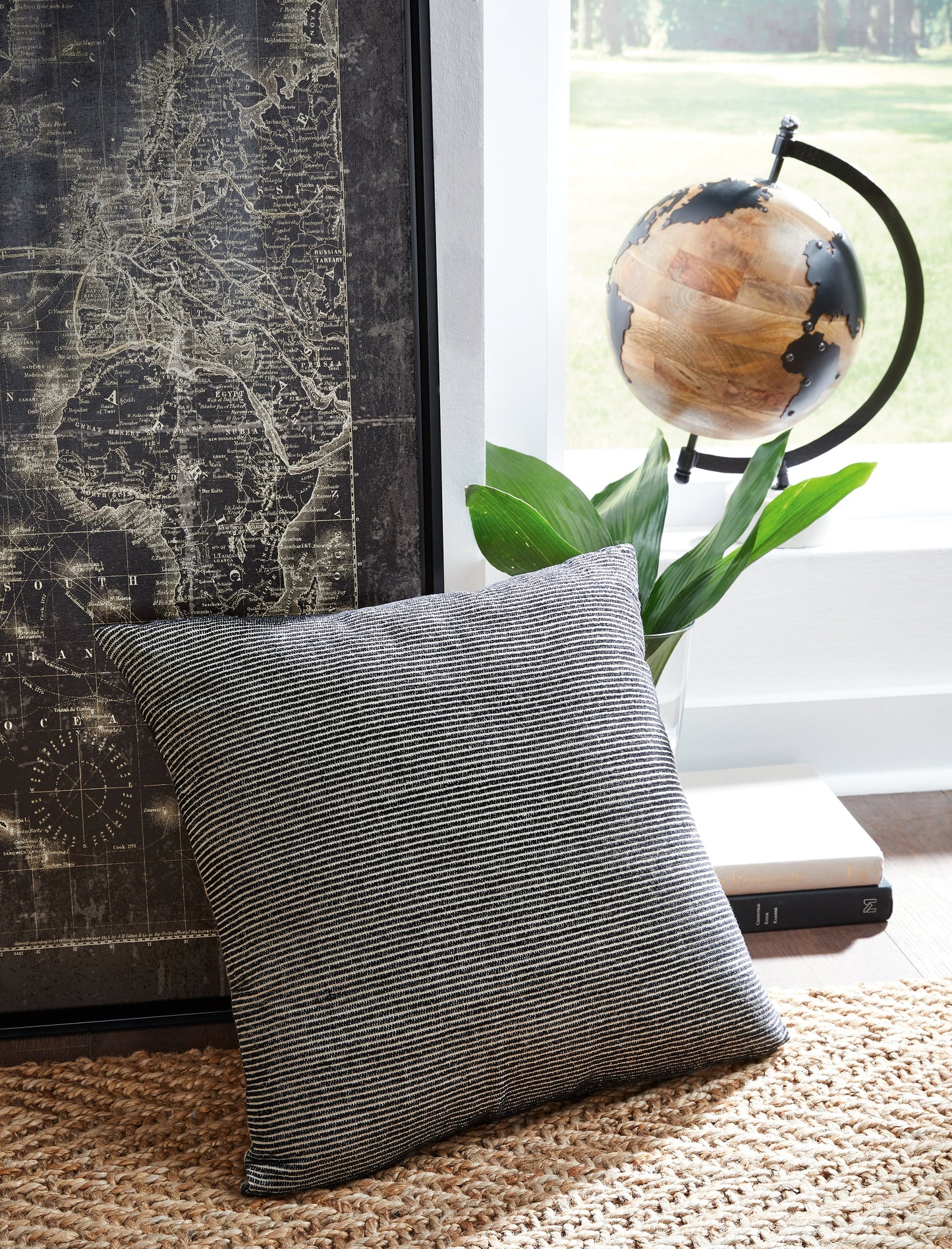 Edelmont Black/Linen Pillow