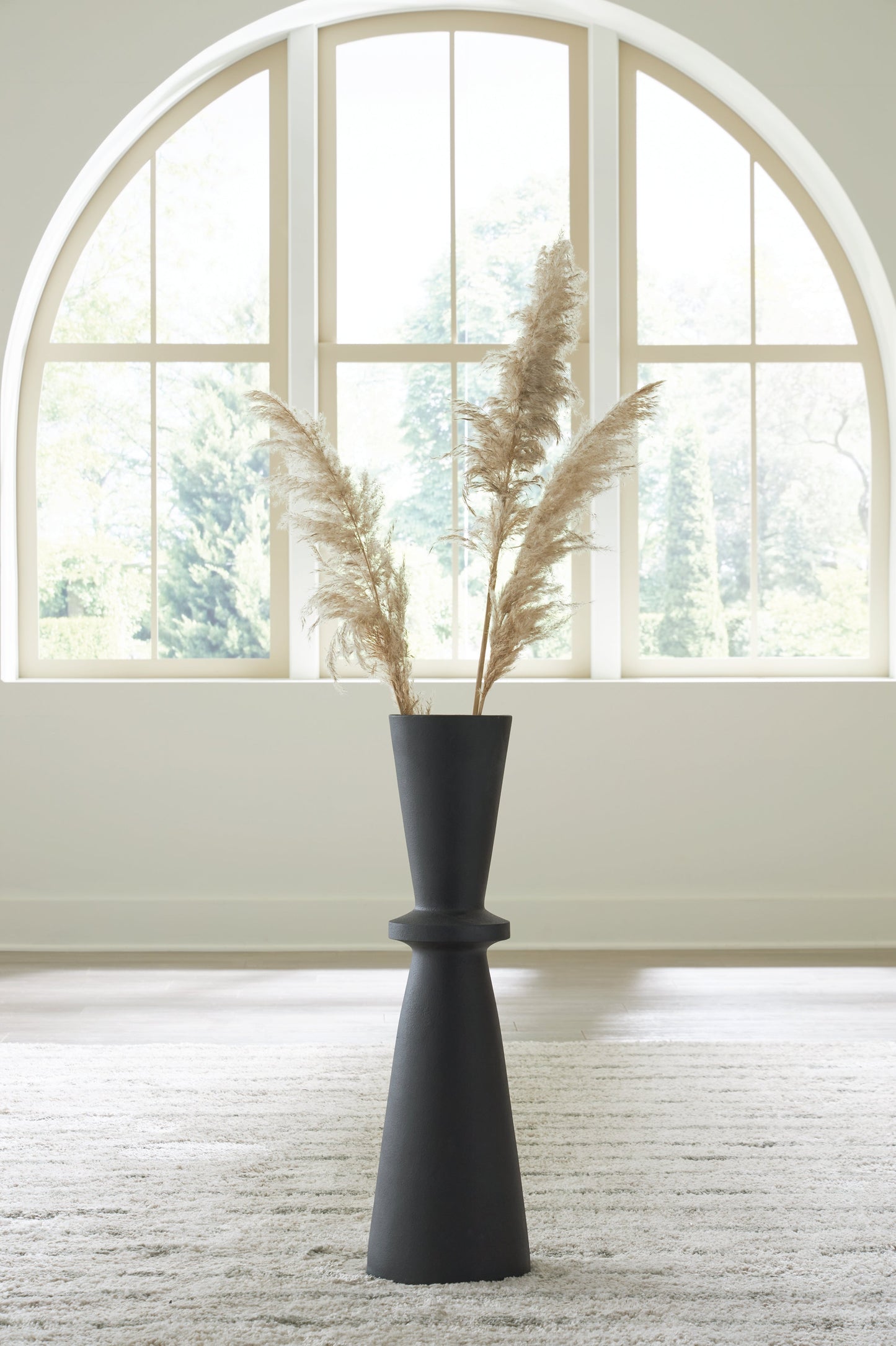 Collisten Black Vase