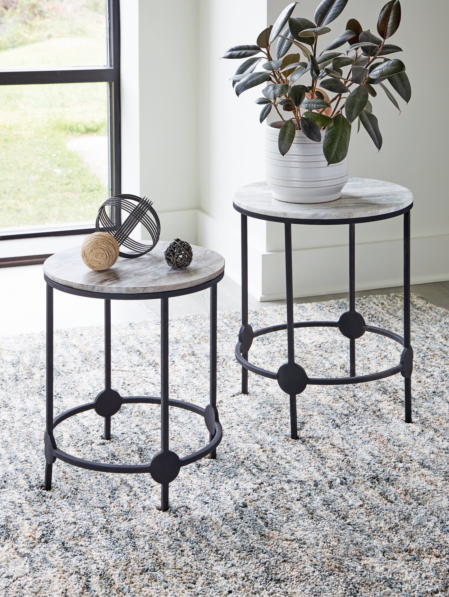 Beashaw Gray/Black Accent Table (Set of 2)