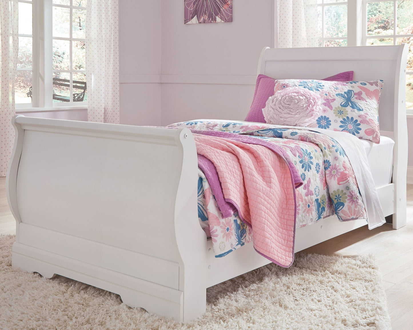 Anarasia White Twin Sleigh Bedroom Set with Chest