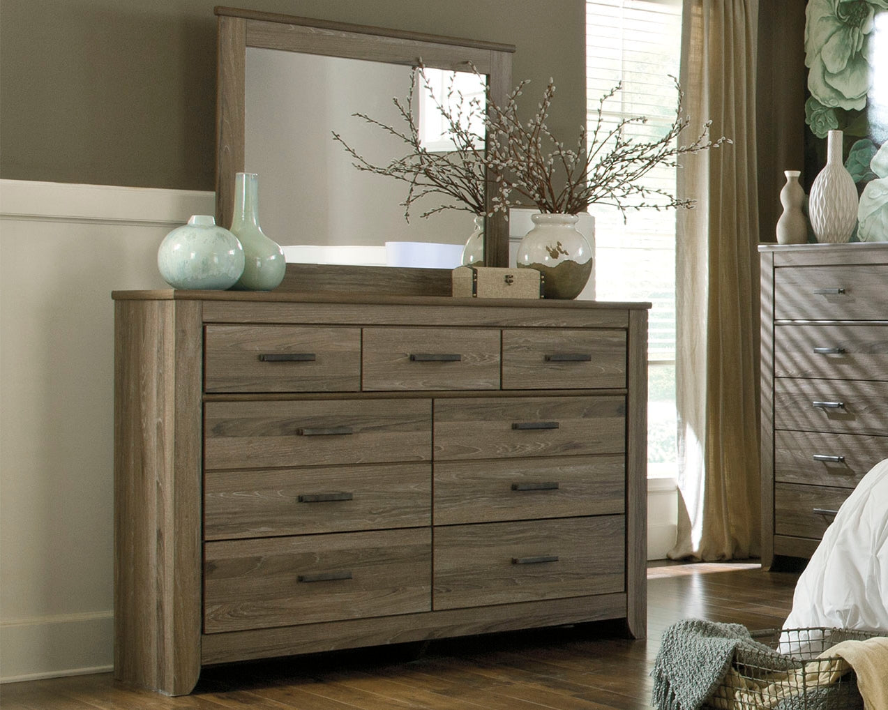 Zelen Gray King Panel Bedroom Set with Dresser, Mirror and Nightstand