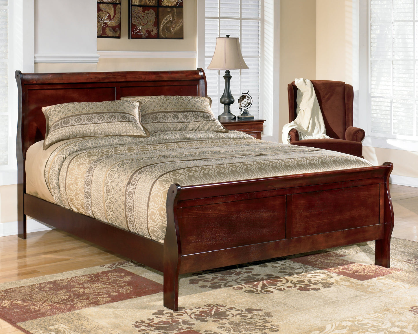 Alisdair Reddish Brown Queen Sleigh Bedroom Set with 2 Nightstands- Viva Furn