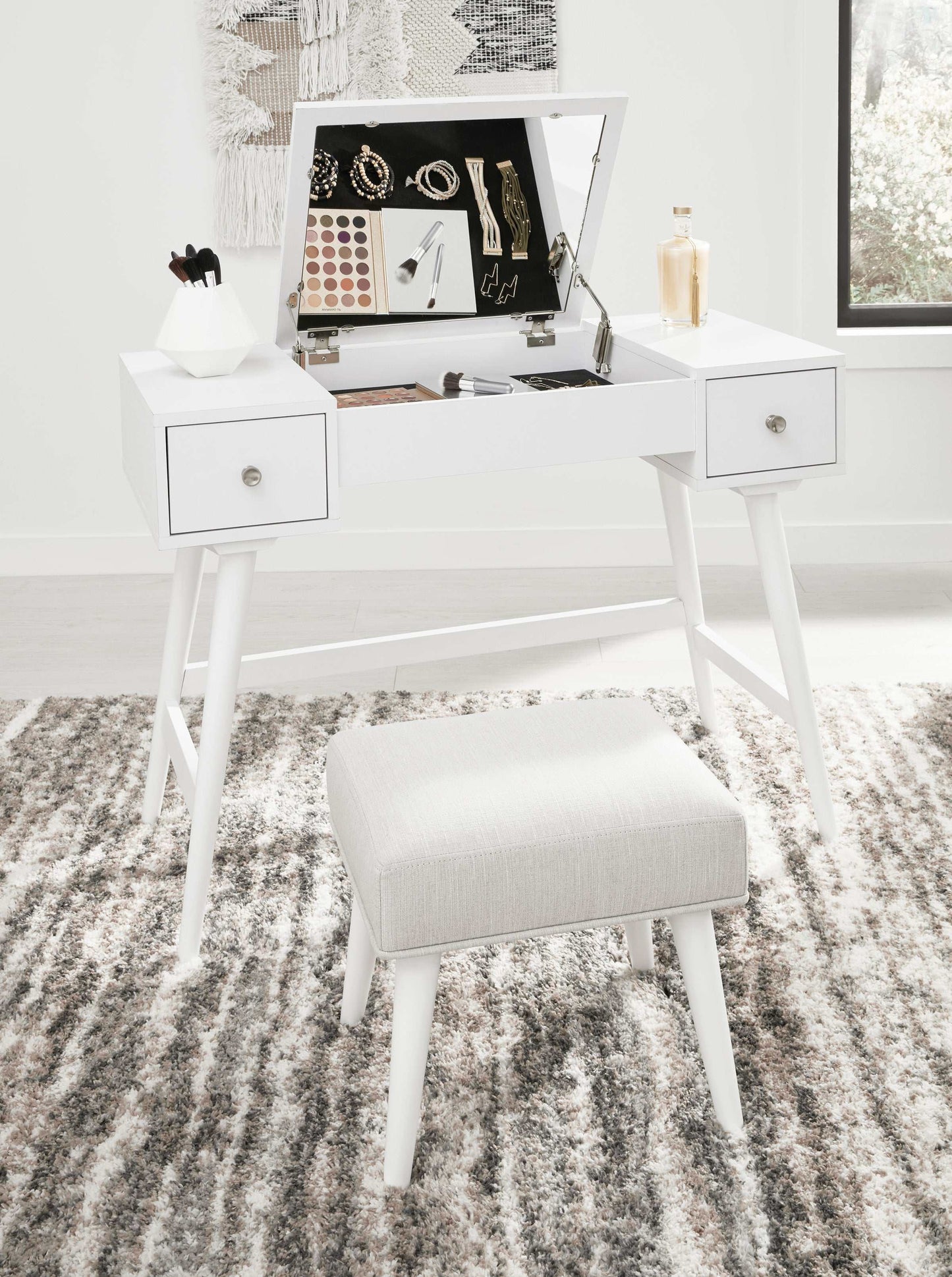 Thadamere White Vanity Desk w/ Stool