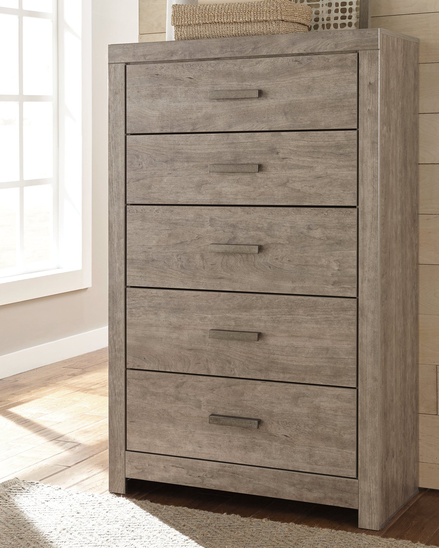 Culverbach Gray Queen Panel Bedroom Set with Chest