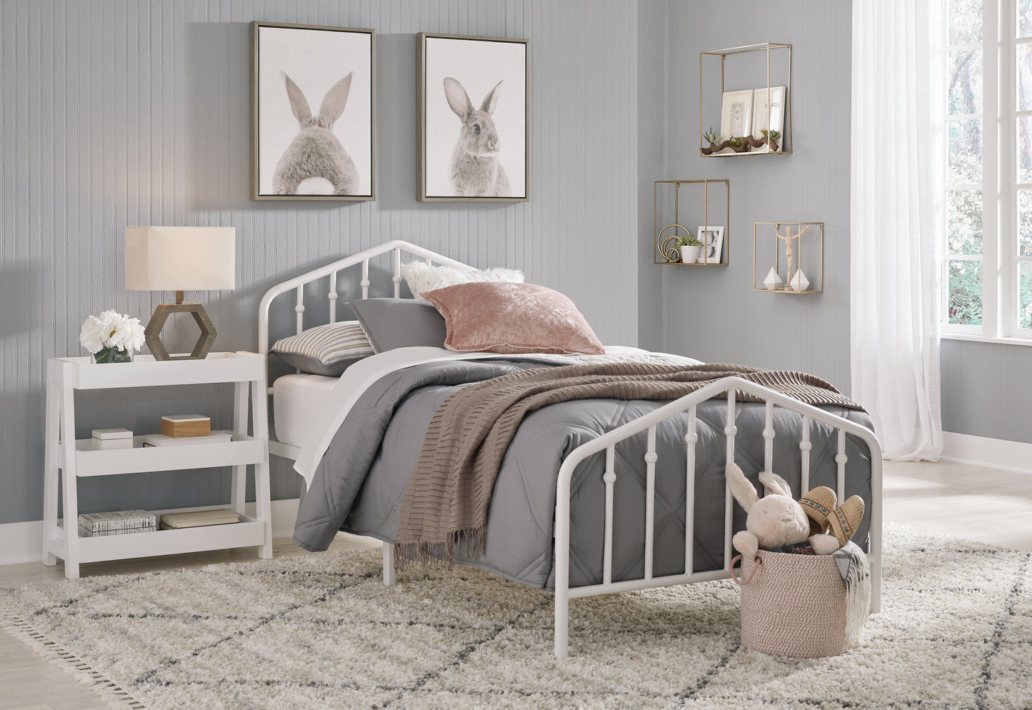 Trentlore White Twin Metal Bed