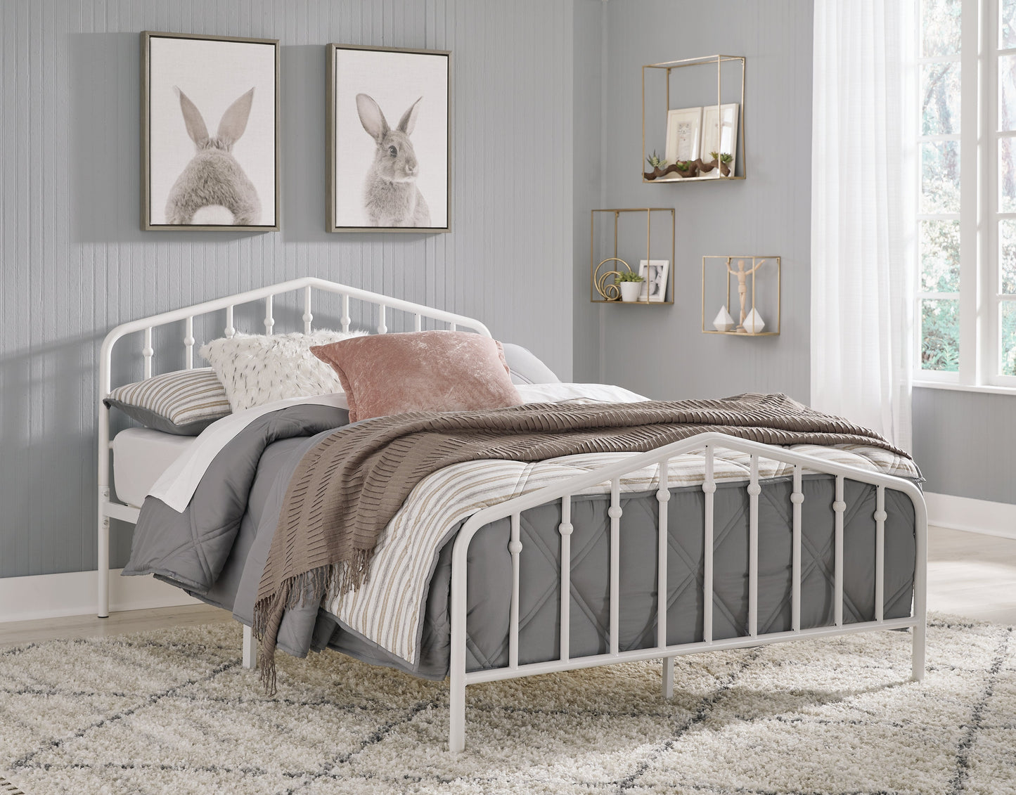 Trentlore White Full Metal Bed