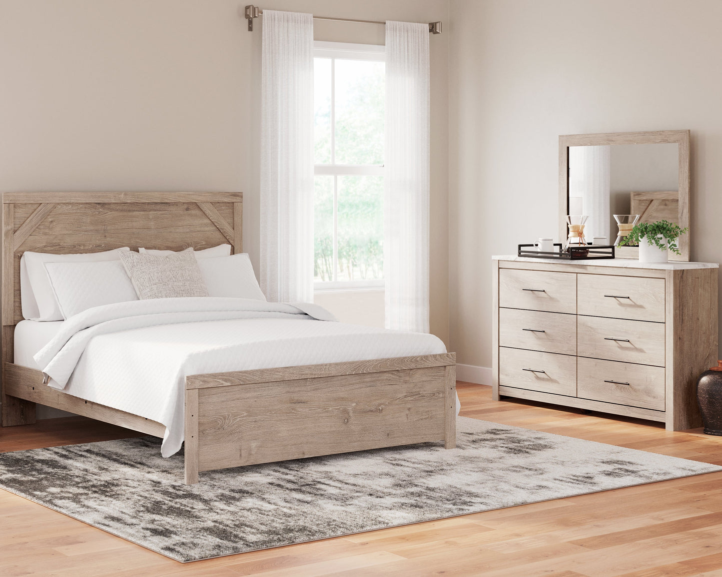 Senniberg Queen Panel Bedroom Set with Dresser and Mirror