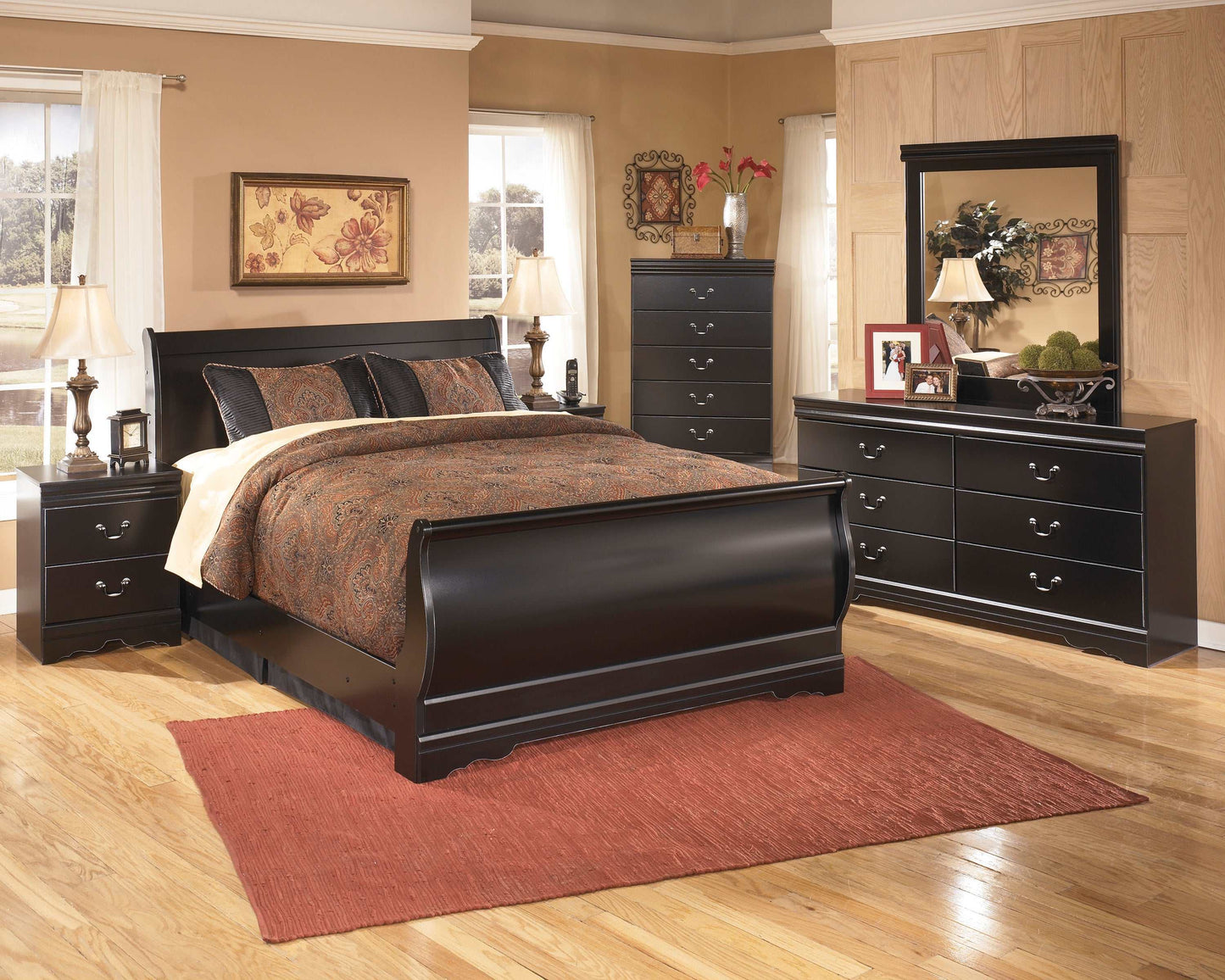 Huey Vineyard Black Queen Sleigh Bed