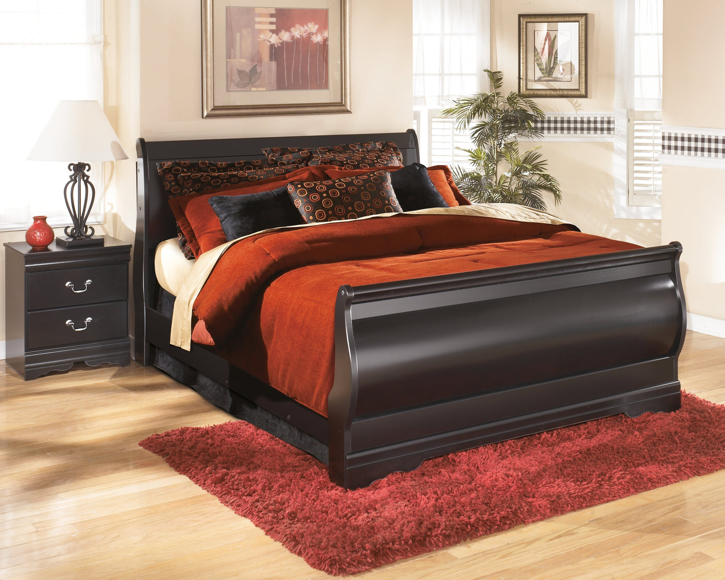 Huey Vineyard Black Full Sleigh Bedroom Set with Dresser, Mirror, Chest and Nightstand