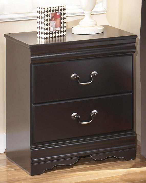 Huey Vineyard Black Full Sleigh Bedroom Set with Dresser, Mirror, Chest and Nightstand