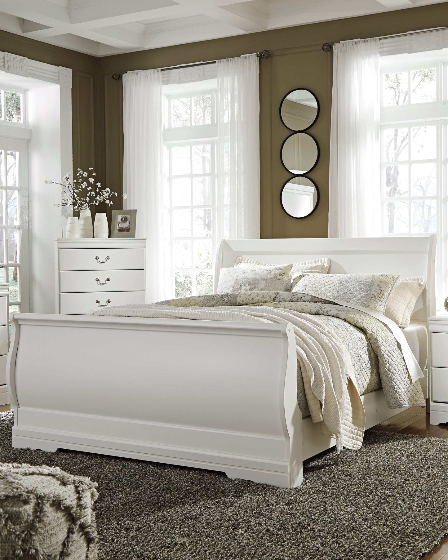 Anarasia White Queen Sleigh Bed