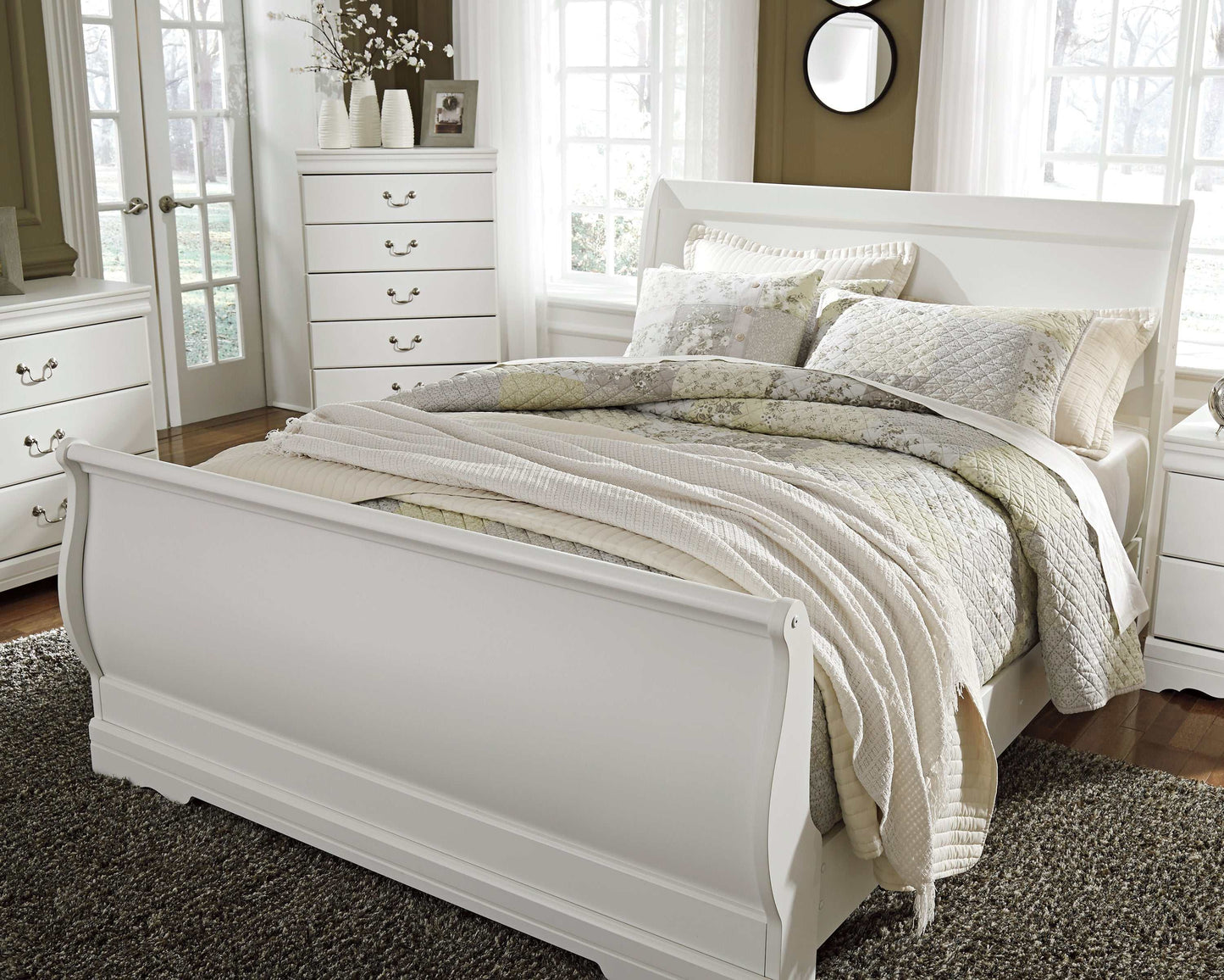 Anarasia White Queen Sleigh Bed