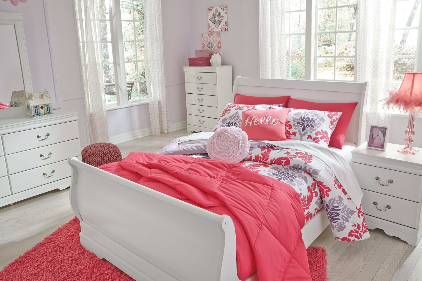 Anarasia White Full Sleigh Bed