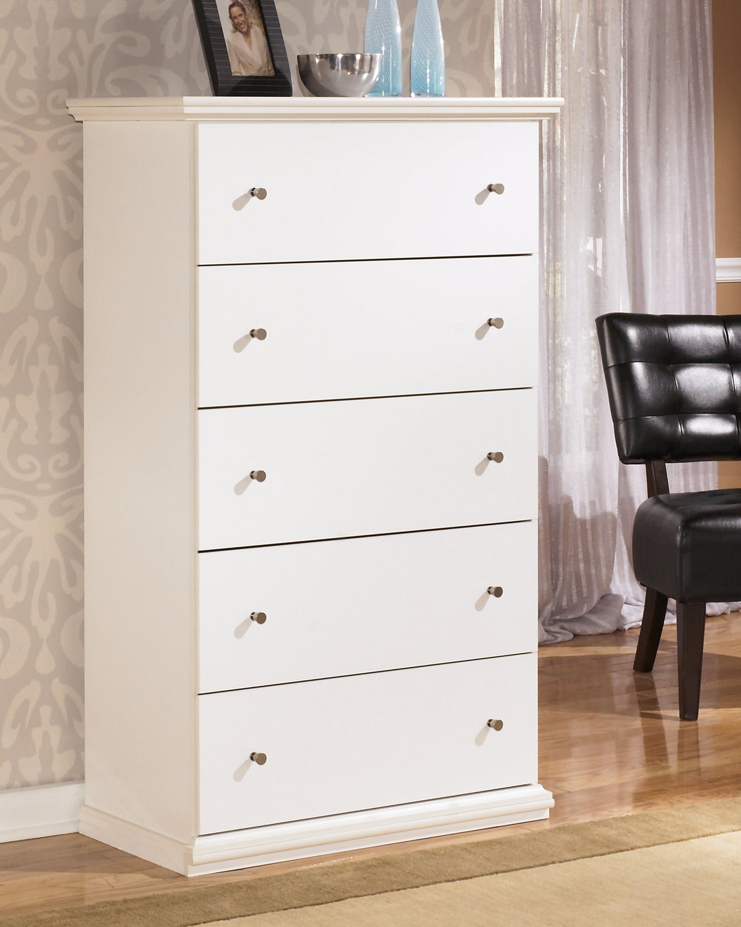 Bostwick Shoals White Queen Panel Bedroom Set with Mirrored Dresser, Chest and 2 Nightstands