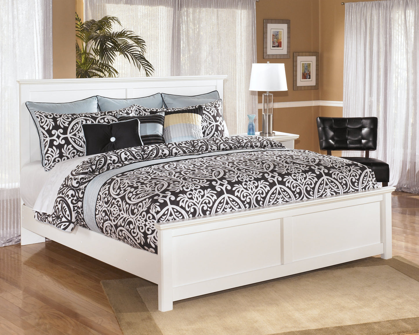 Bostwick Shoals White King Panel Bedroom Set with Chest