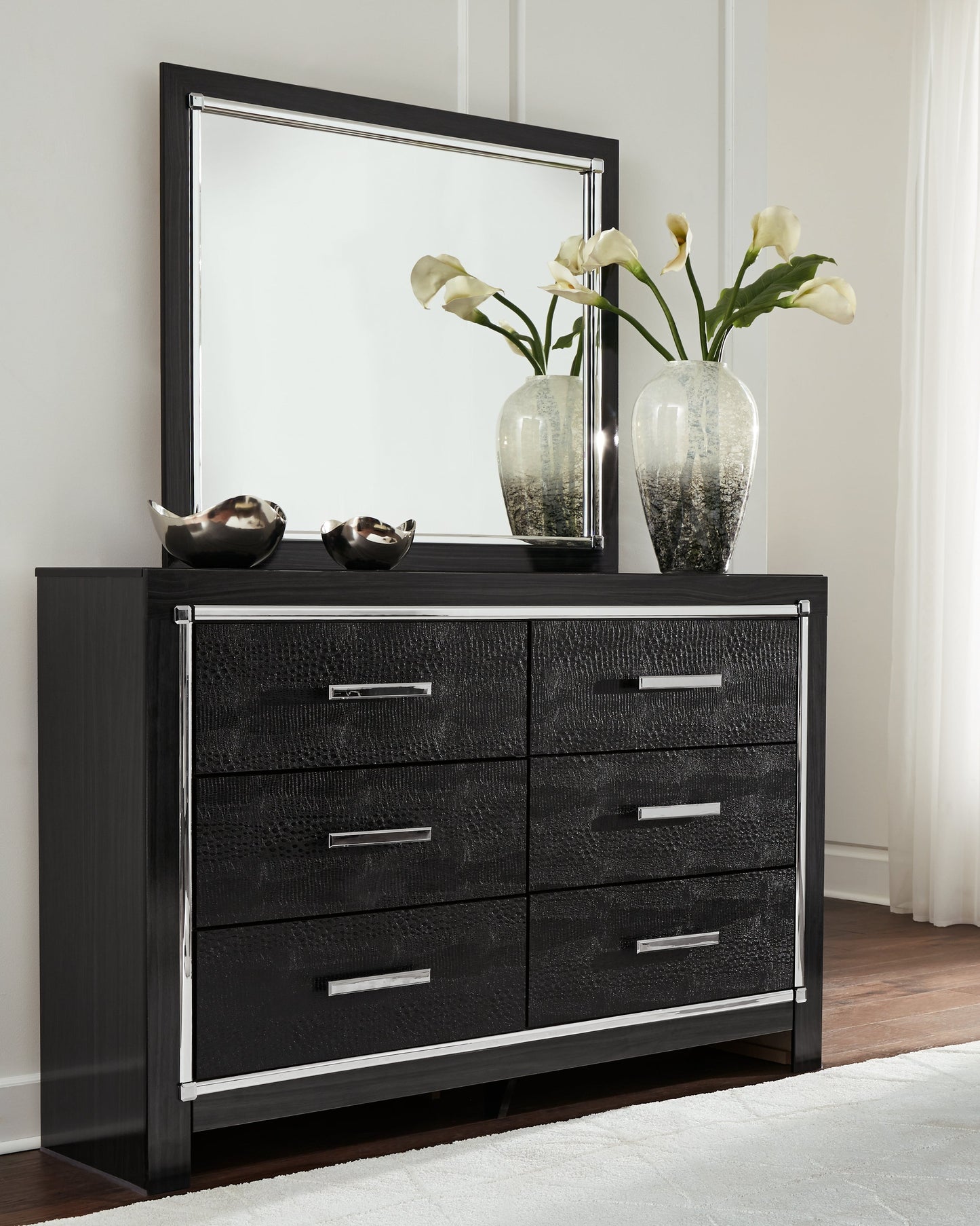 Kaydell Queen Panel Bedroom Set with Storage, Dresser and Mirror