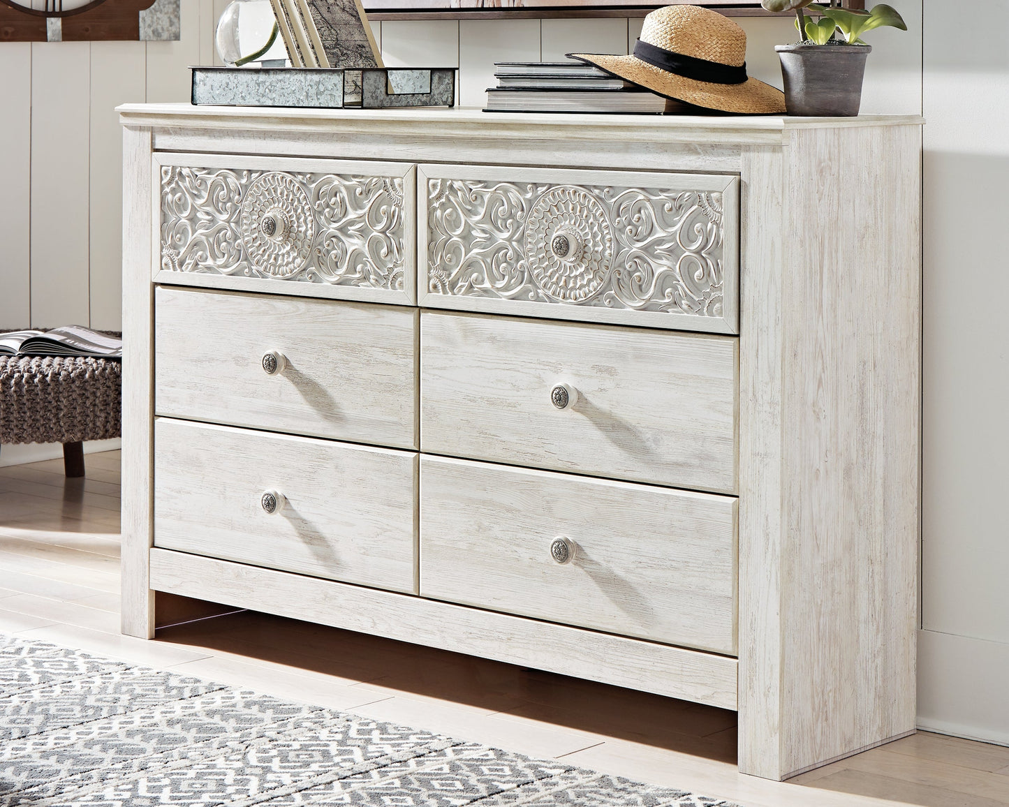 Paxberry Whitewash Queen Panel Bedroom Set with Dresser